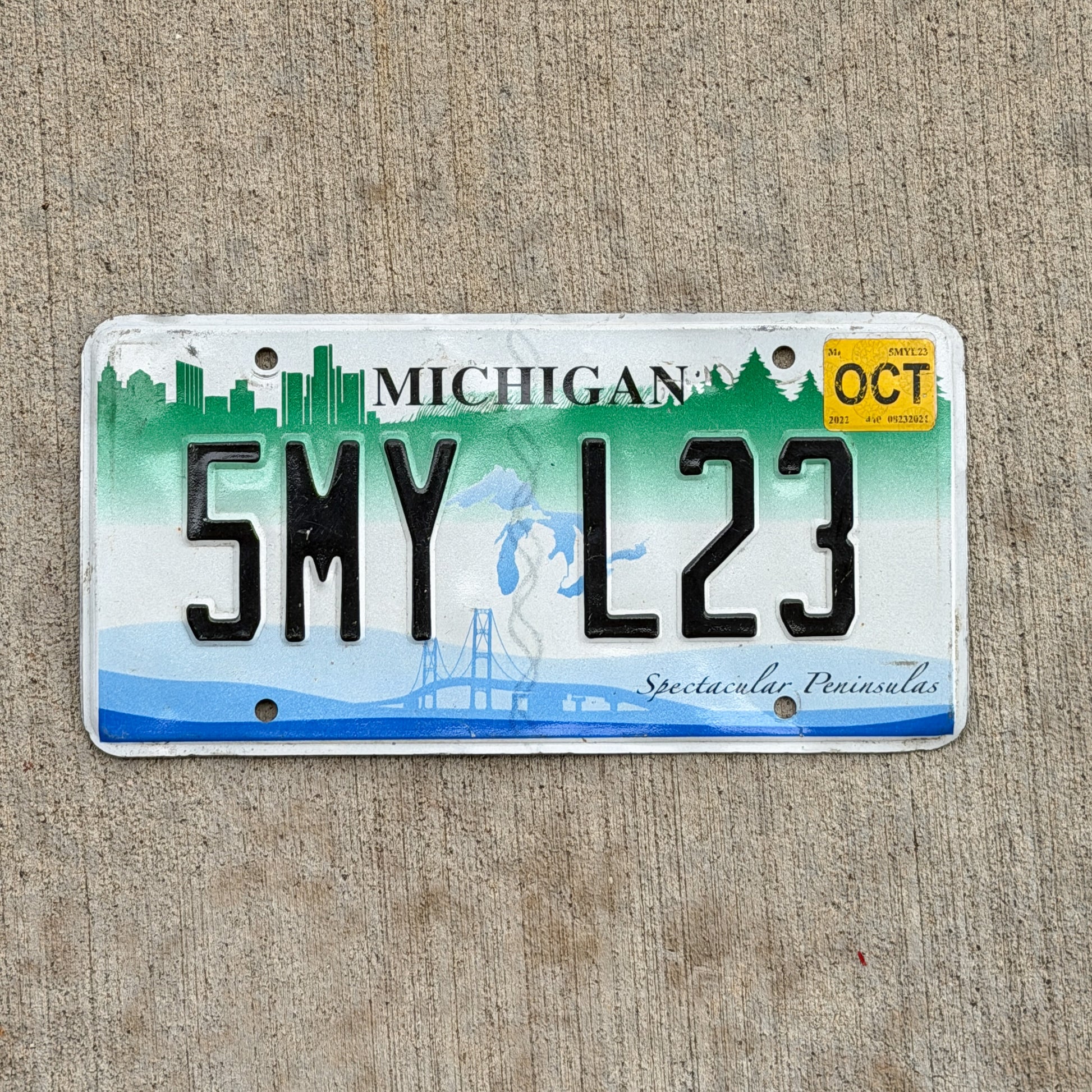 Photo of a 2007 2022 Michigan Graphic / Specialty License Plate Auto Tag Garage Decor Vintage Spectacular Peninsulas 5 MY L23 with original patina