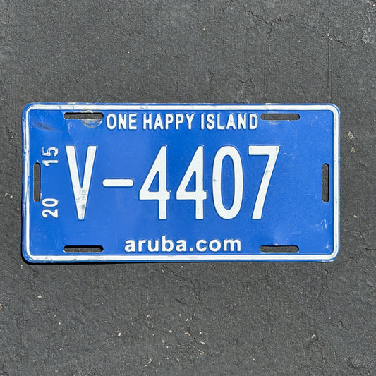 Photo of a 2015 Aruba Rental License Plate Auto Tag Garage Decor Vintage V 4407 with original patina