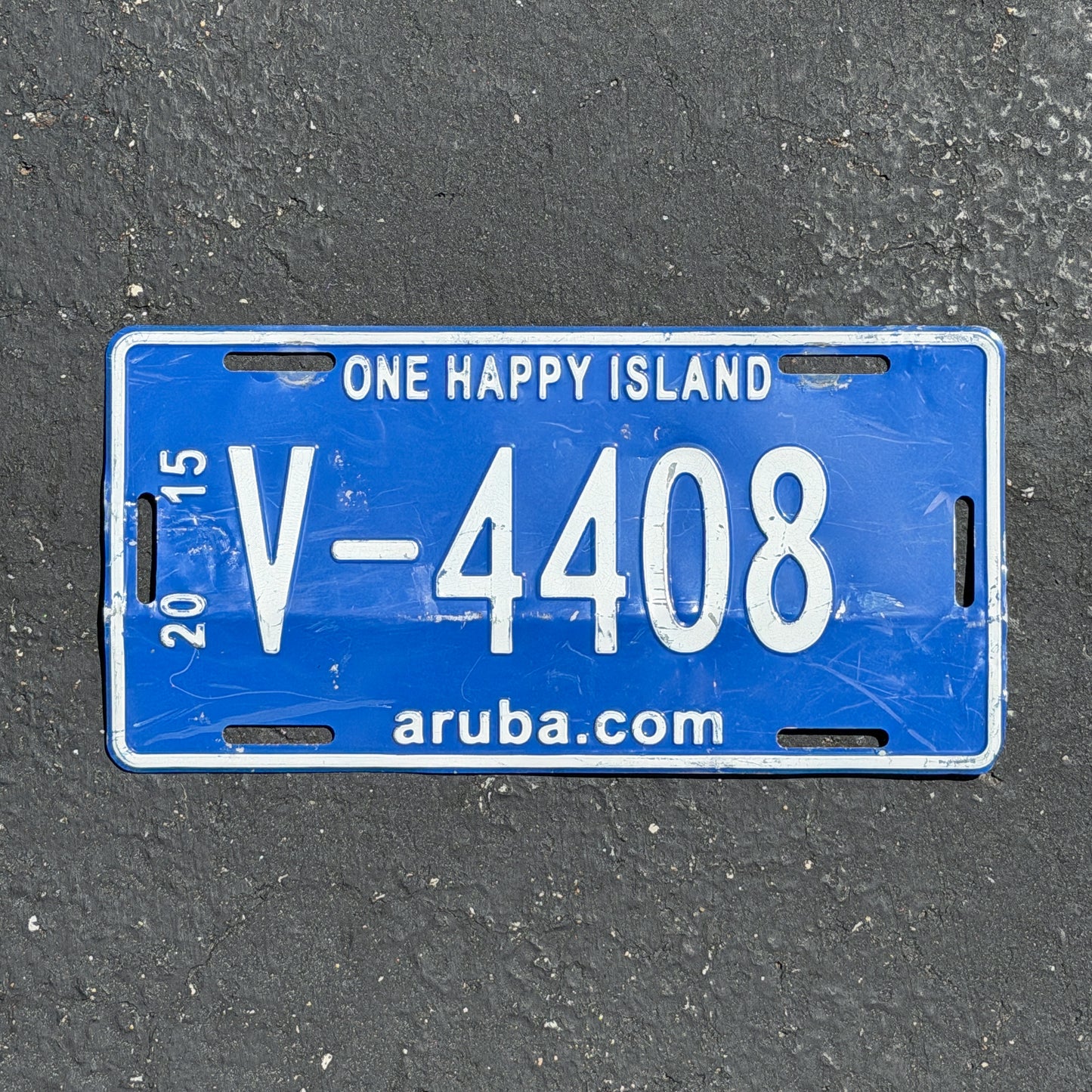 Photo of a 2015 Aruba Rental License Plate Auto Tag Garage Decor Vintage V 4408 with original patina