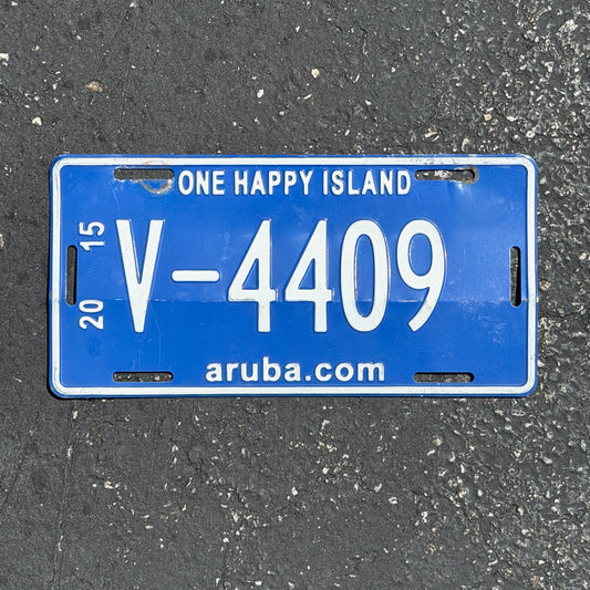 Photo of a 2015 Aruba Rental License Plate Auto Tag Garage Decor Vintage V 4409 with original patina