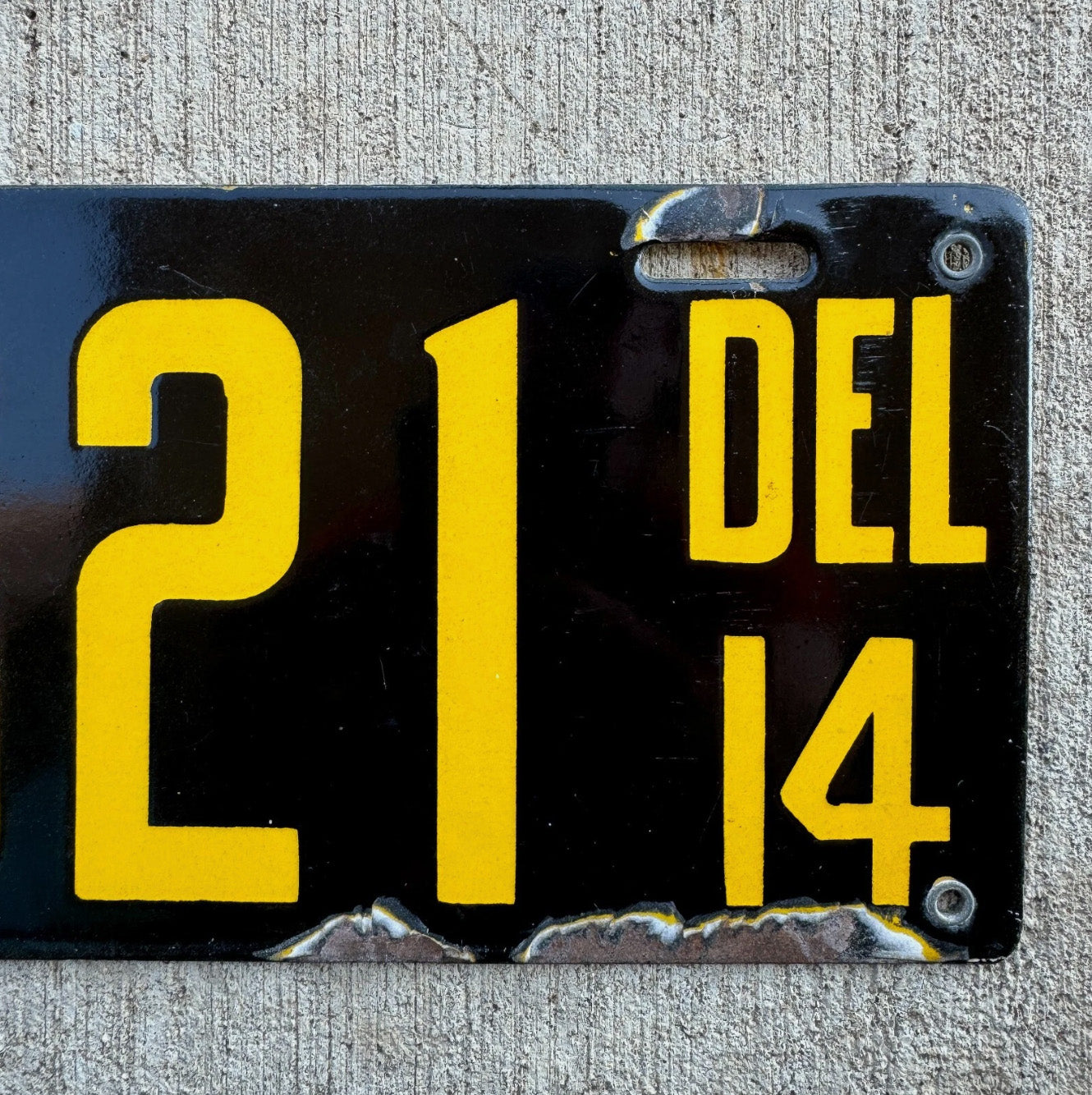 A detail view of the 1914 Delaware porcelain license plate.