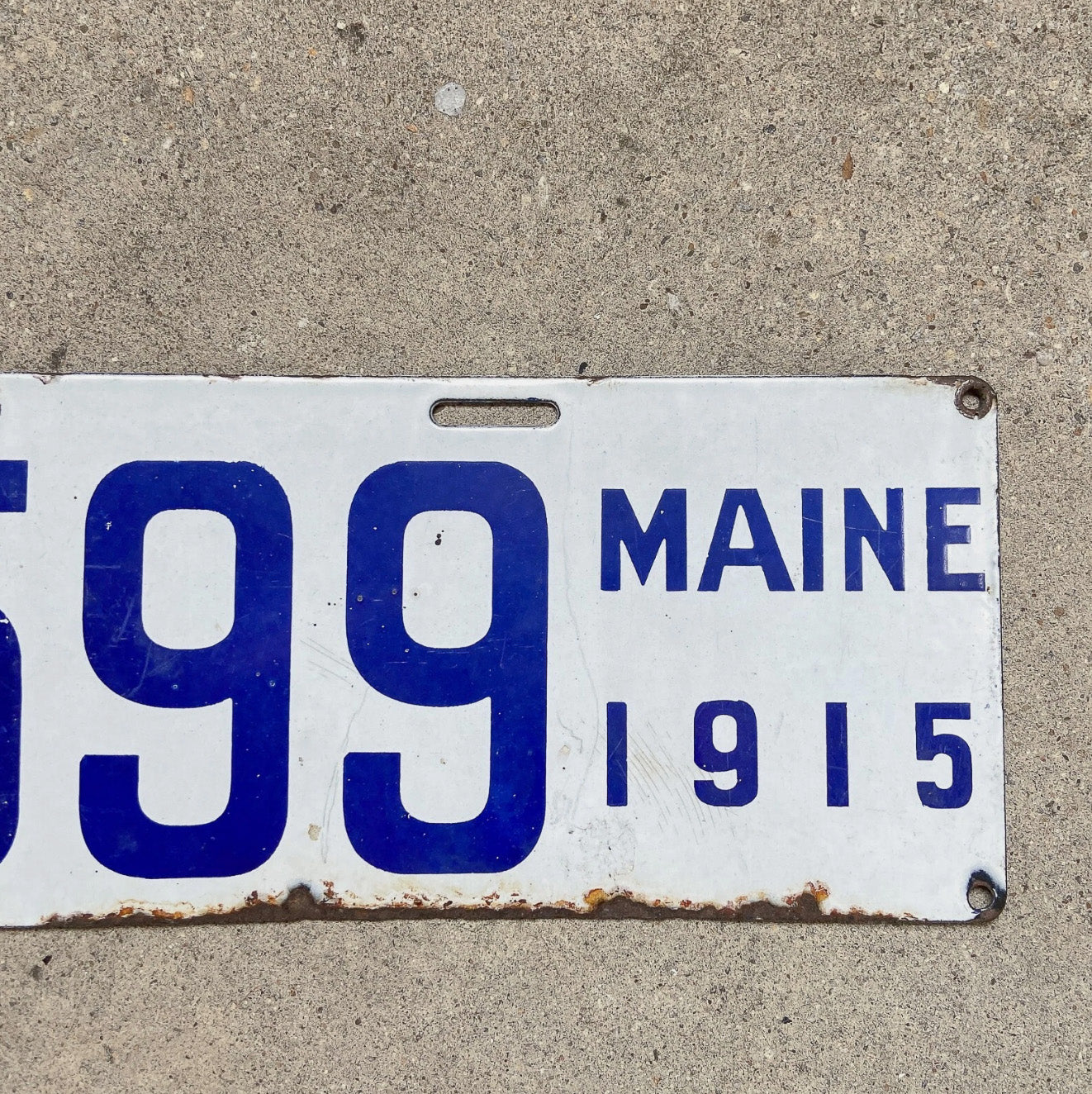 1915 Maine Porcelain License Plate Auto Tag 15599