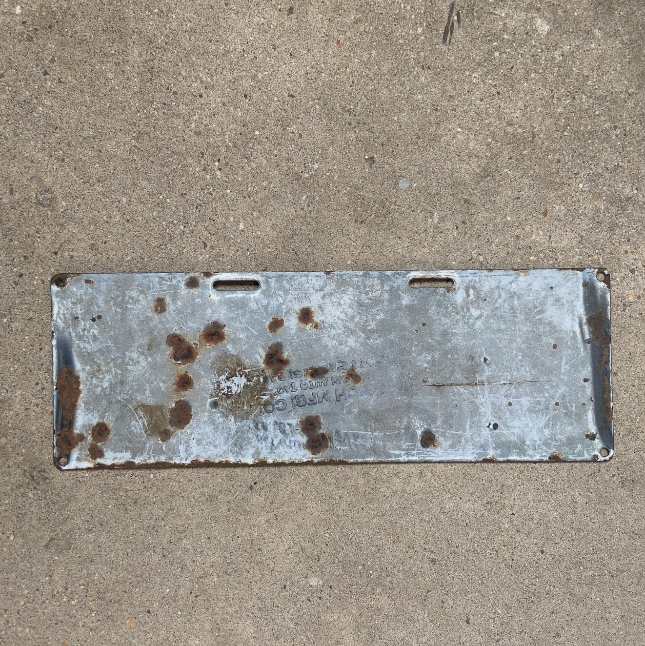 1915 Maine Porcelain License Plate Auto Tag 15599