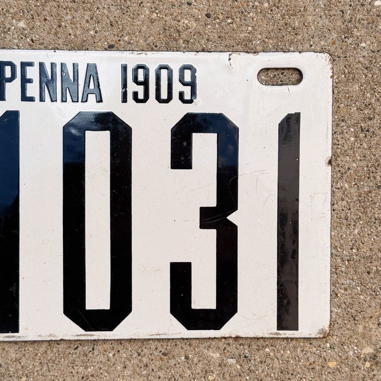1909 Pennsylvania Porcelain License Plate Auto Tag Nice Quality 21031