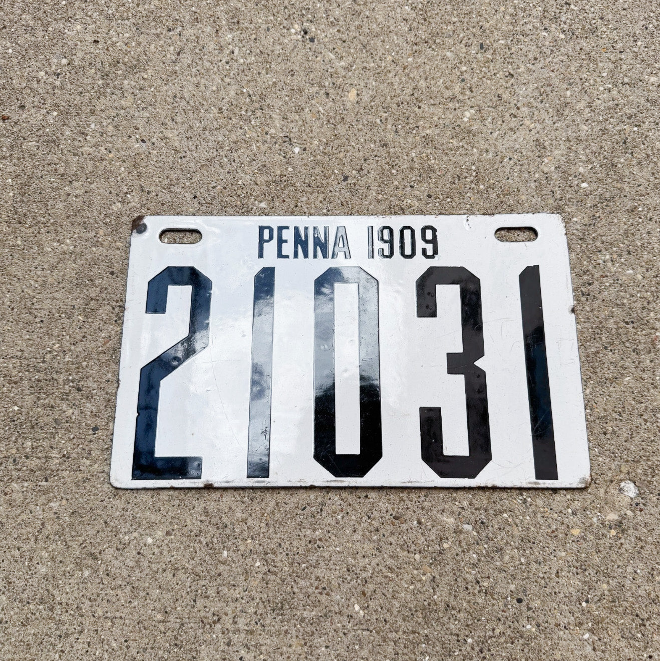 1909 Pennsylvania Porcelain License Plate Auto Tag Nice Quality 21031