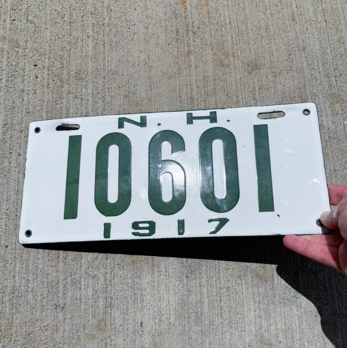 1917 New Hampshire Porcelain License Plate Auto Tag High Quality 10601