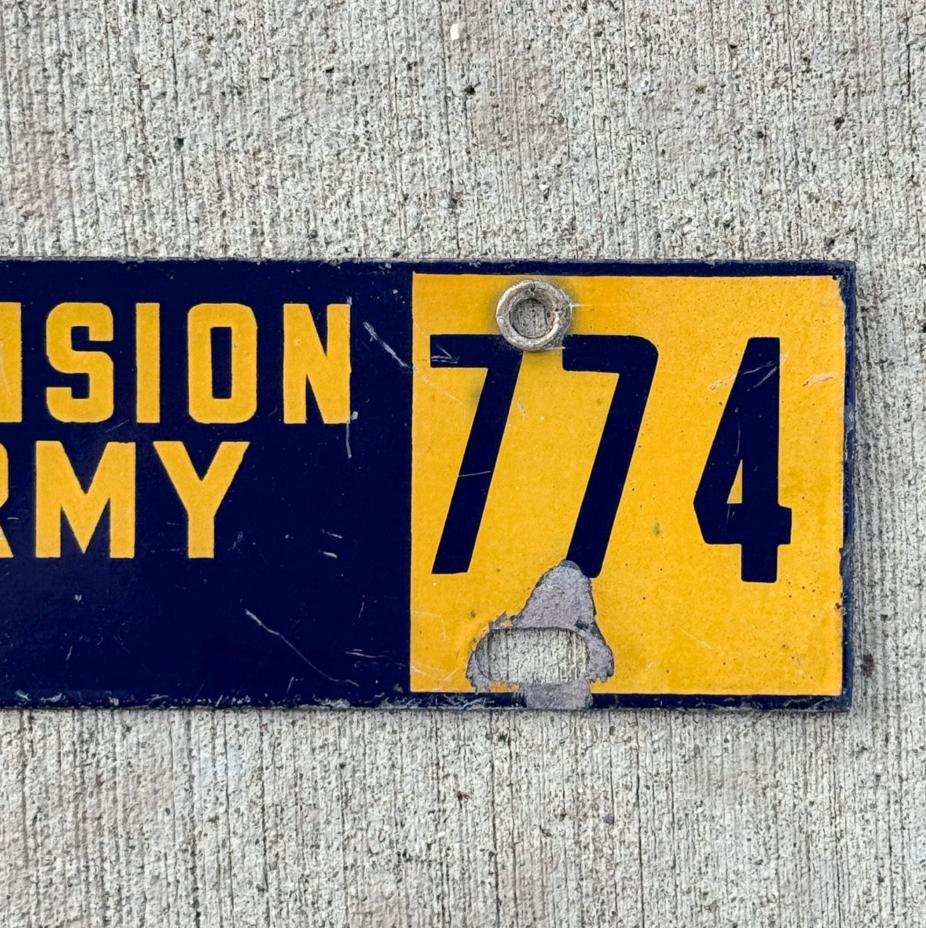 1940 Era California 40th Division Army Porcelain License Plate Topper Auto Tag Military 774
