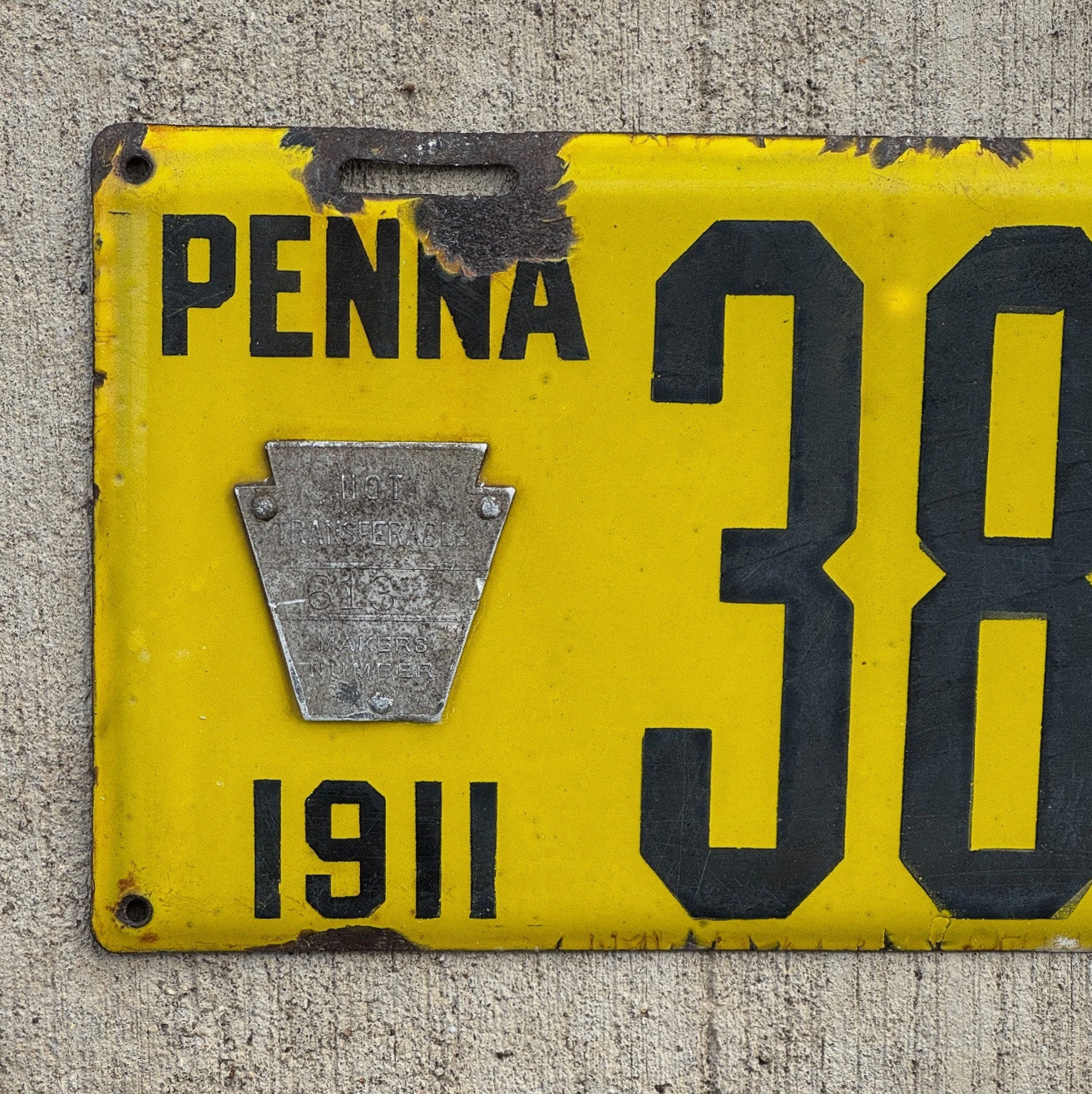 1911 Pennsylvania Porcelain License Plate Auto Tag Dishpan Type Beveled 38240