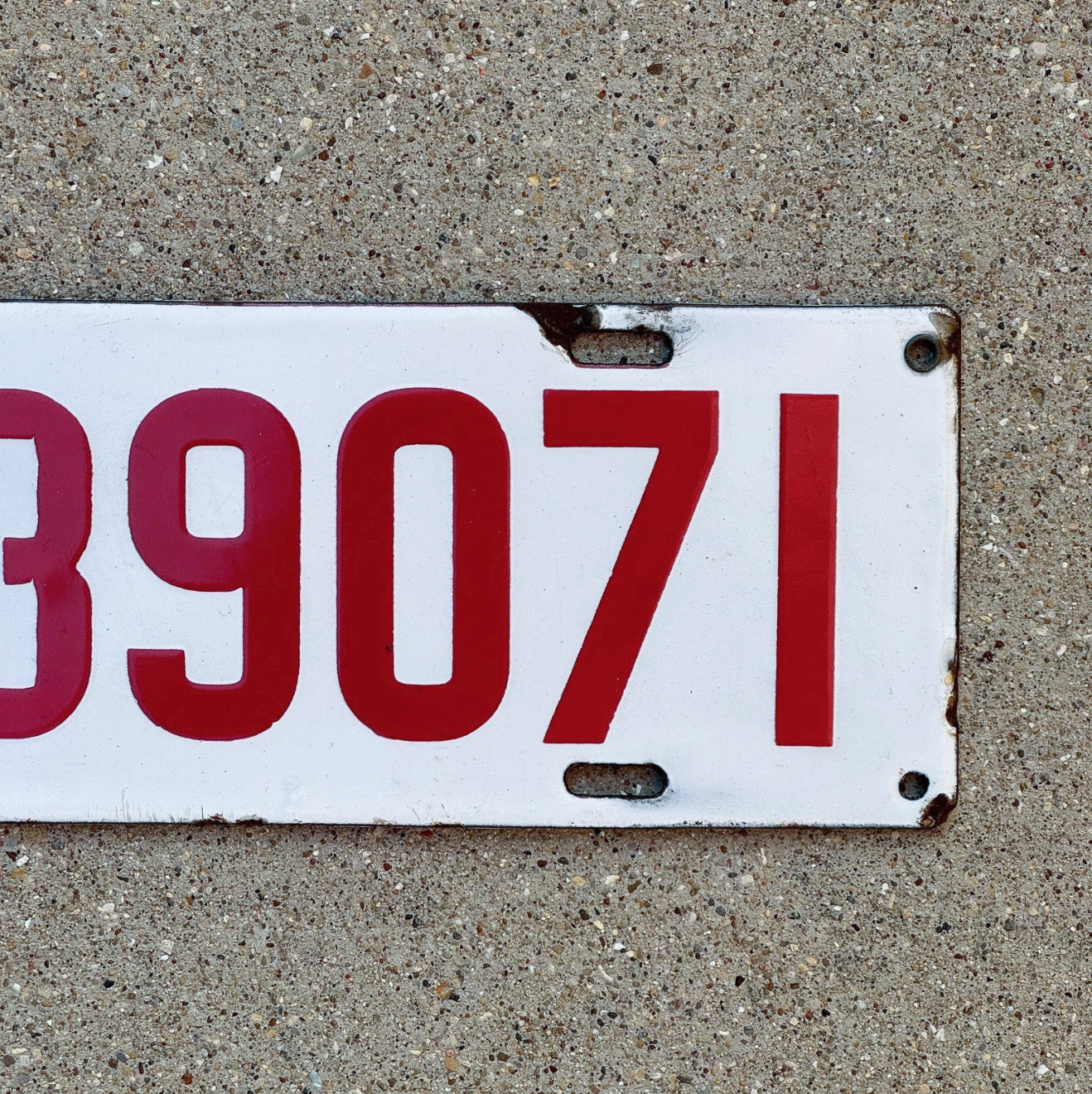 1914 Michigan Porcelain License Plate Auto Tag 39071