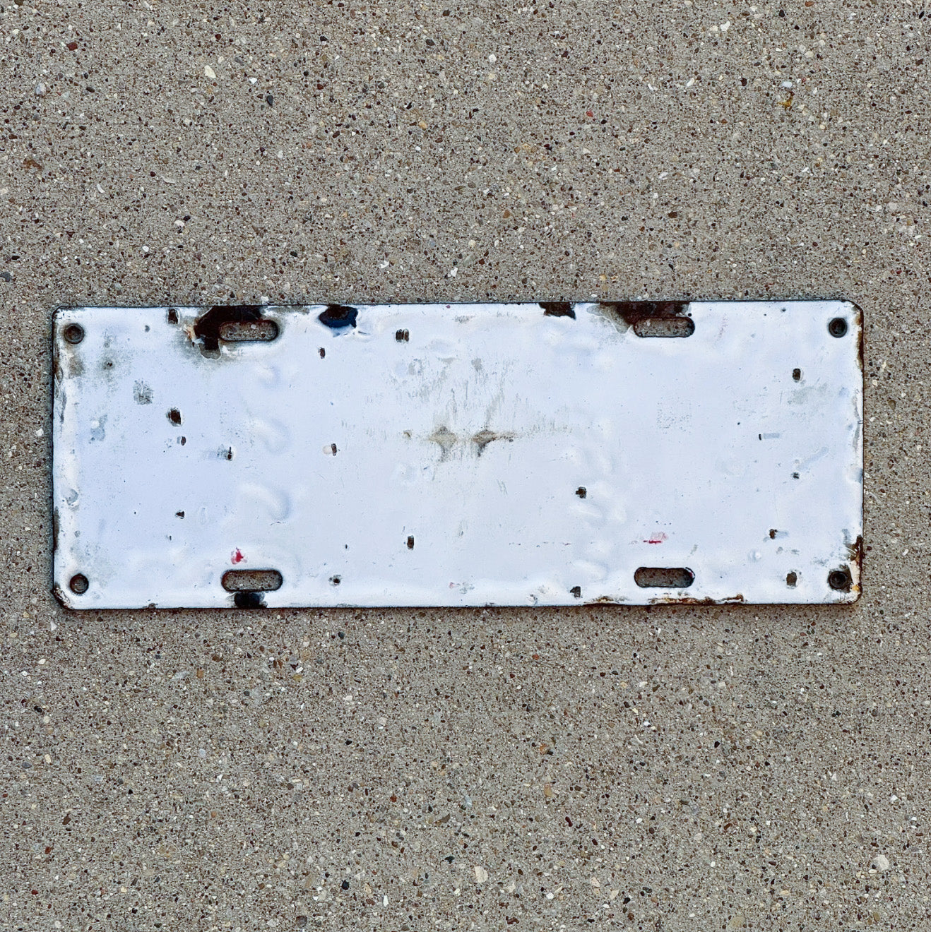 1914 Michigan Porcelain License Plate Auto Tag 39071