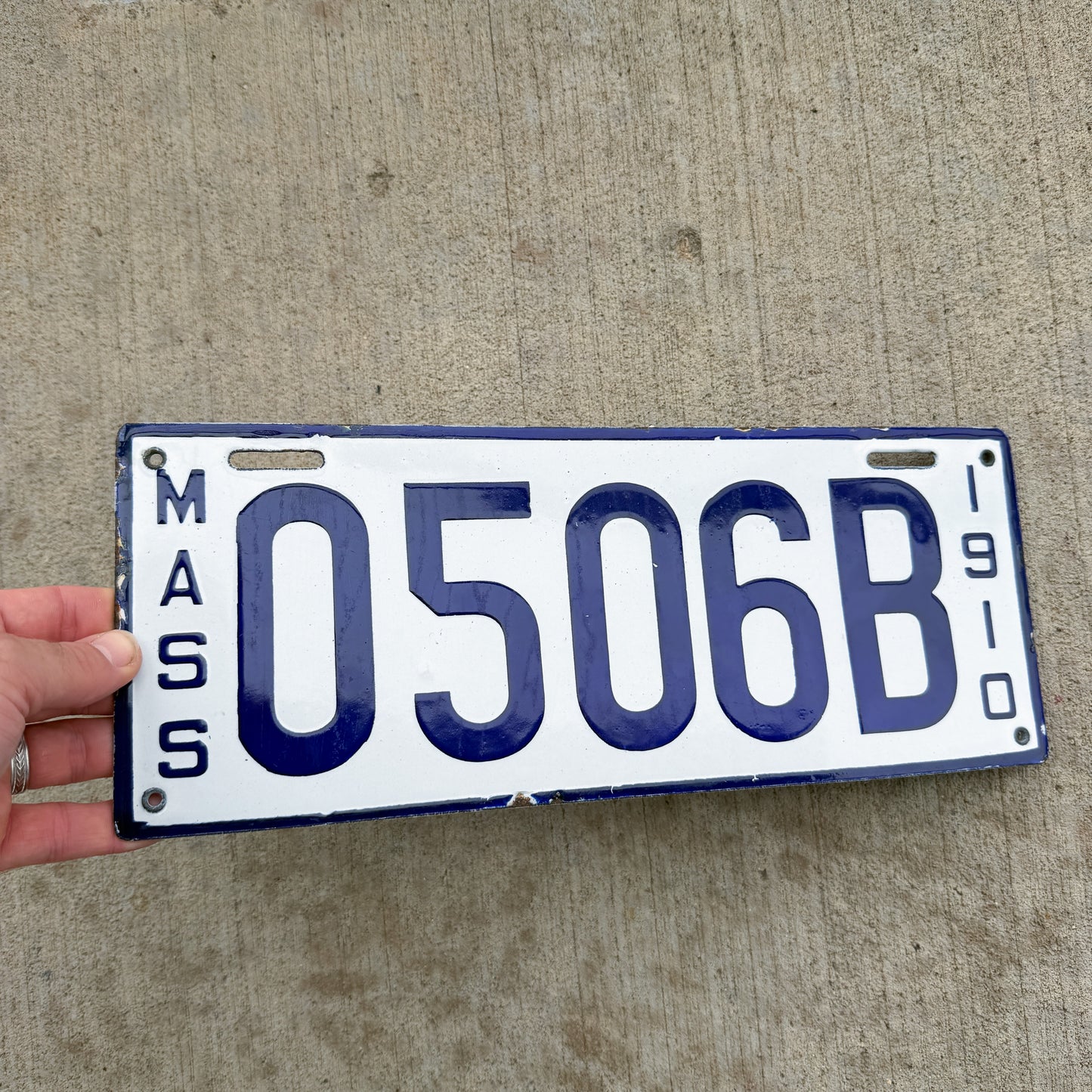 1910 Massachusetts Porcelain Dealer License Plate Auto Tag High Quality 0506B