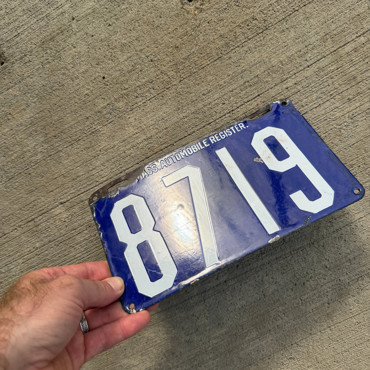 1904 Massachusetts Porcelain License Plate Auto Tag Nice Quality Four Digit Small Font 8719