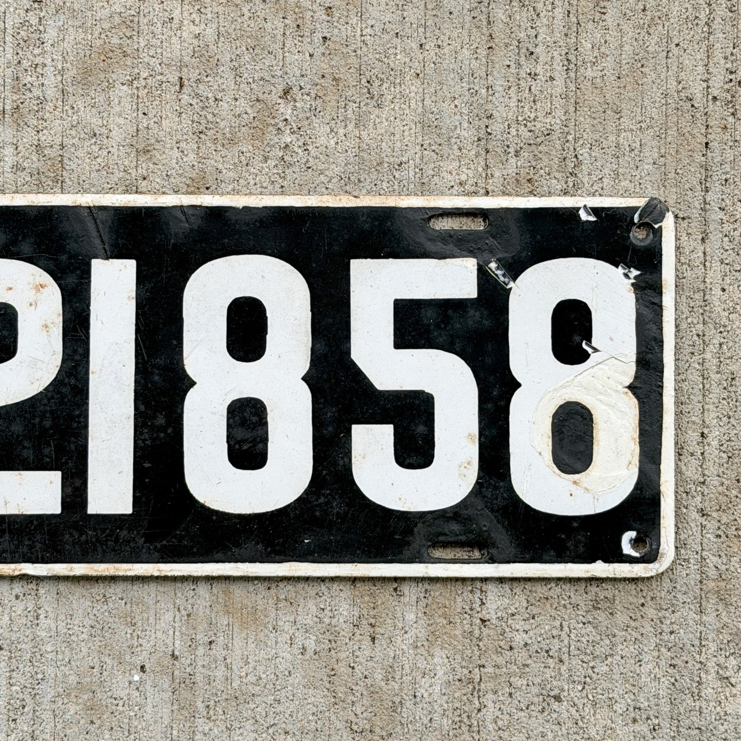 1911 Michigan Porcelain License Plate Auto Tag 21858