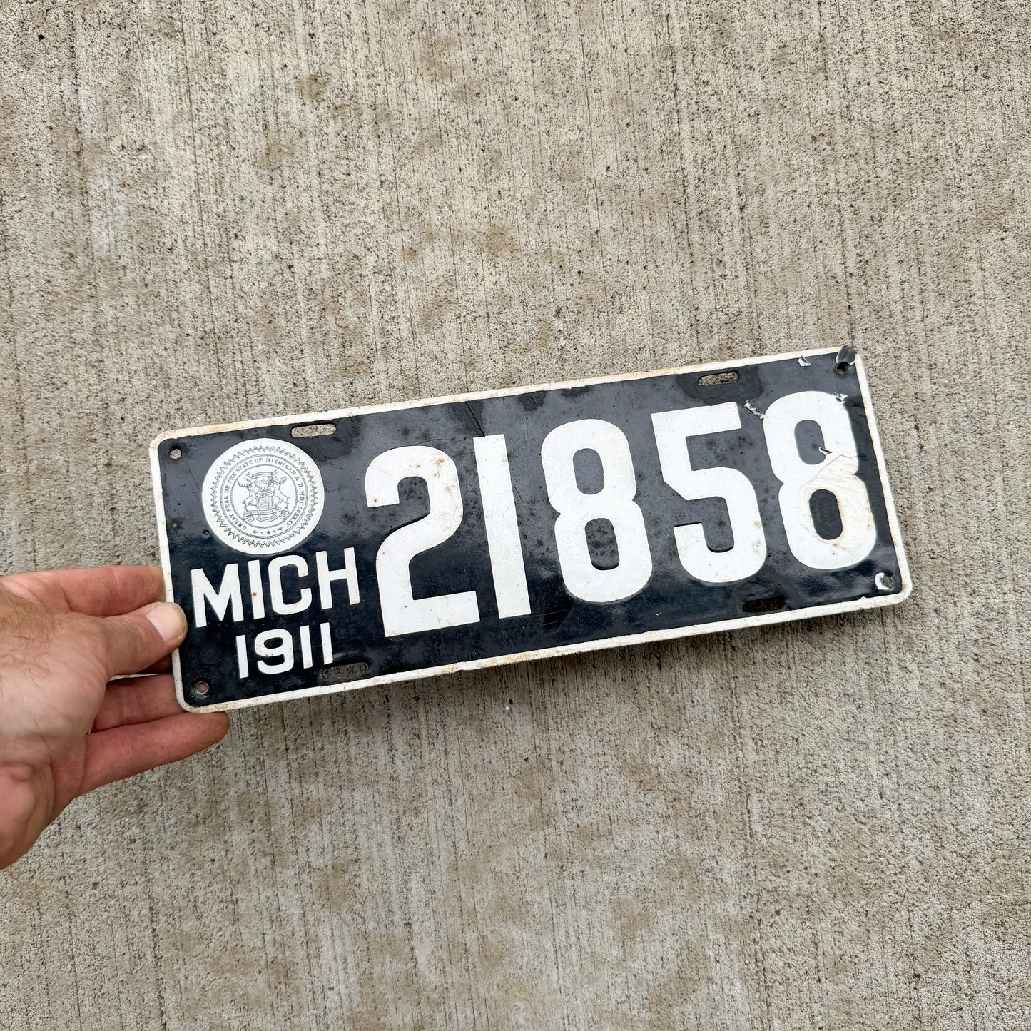 1911 Michigan Porcelain License Plate Auto Tag 21858