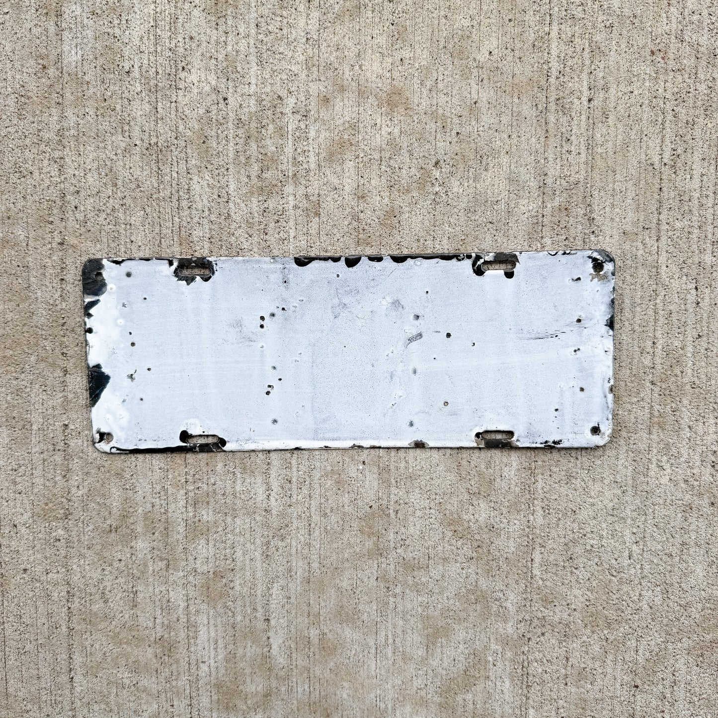 1911 Michigan Porcelain License Plate Auto Tag 21858