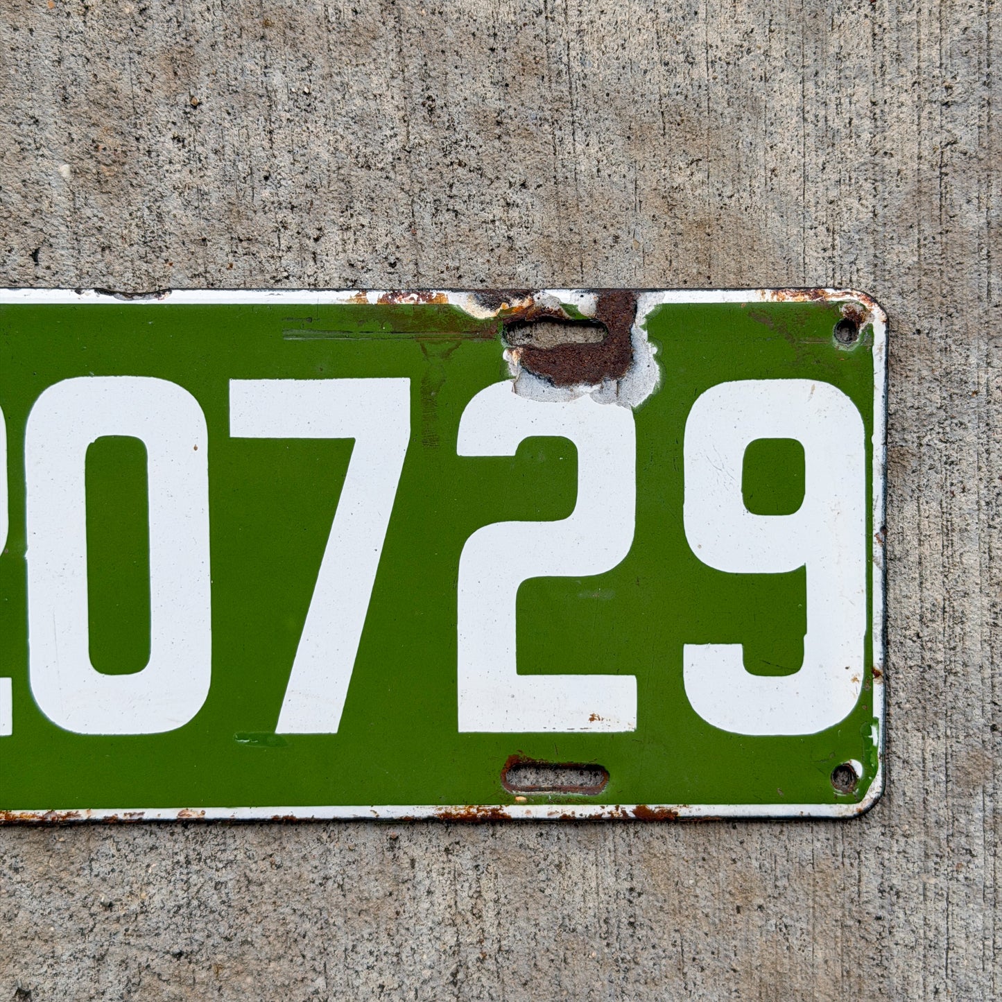 1913 Michigan Porcelain License Plate Auto Tag 20729