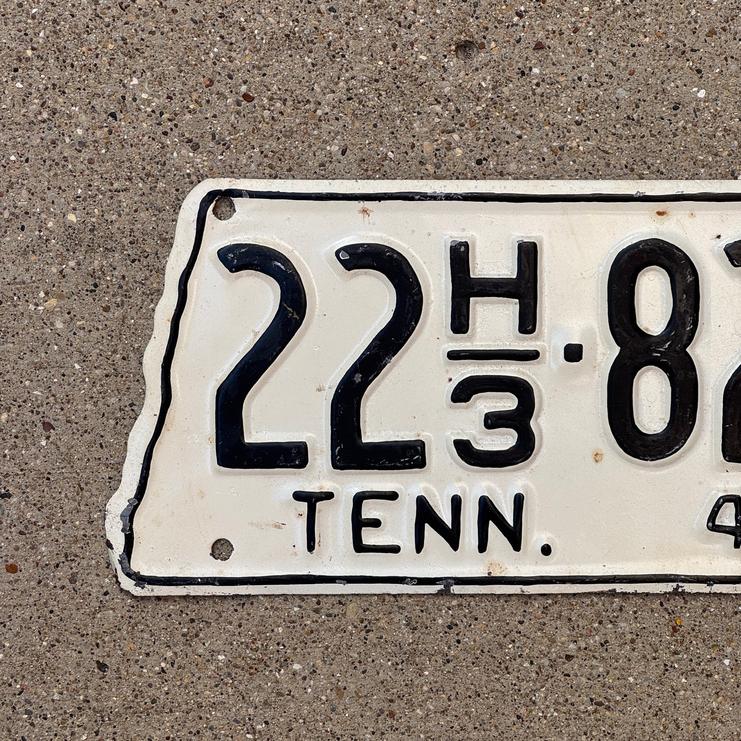 1942 Tennessee Truck for Hire License Plate Auto Tag State Shape 22 H3 821