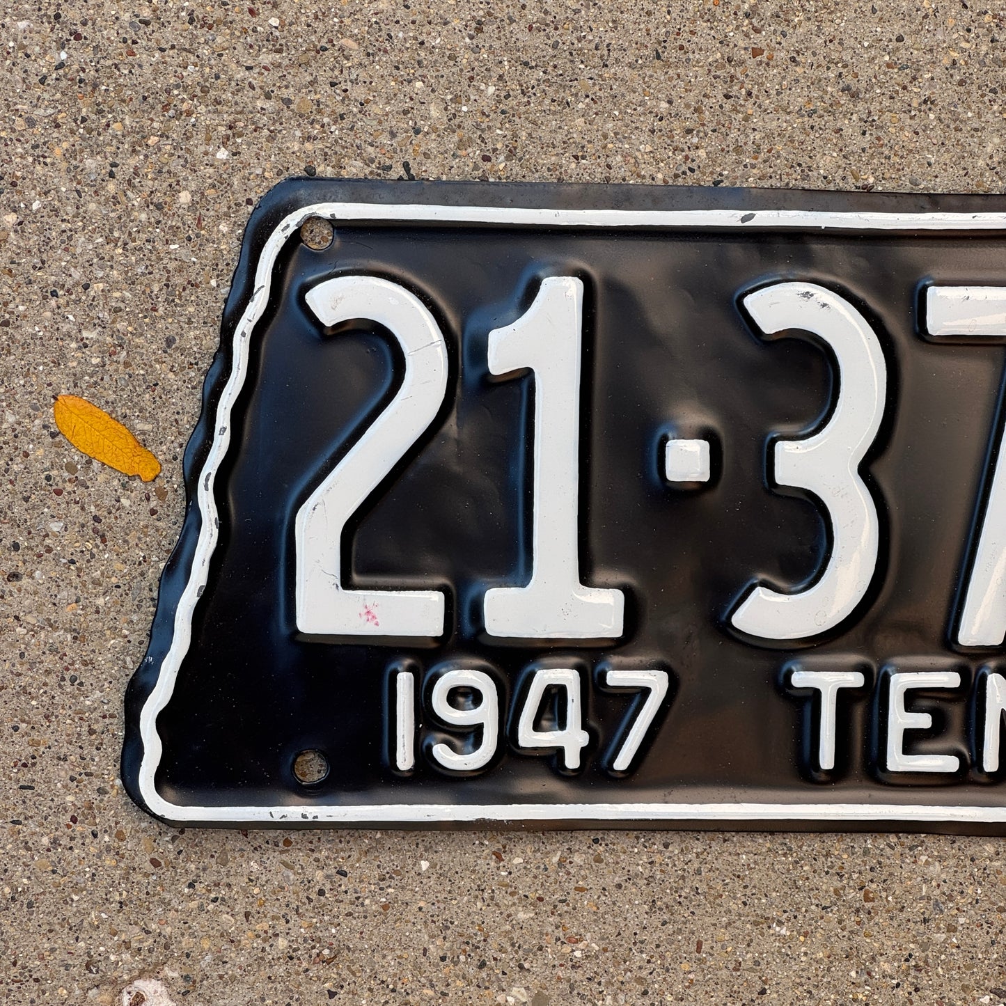 1947 Tennessee License Plate Auto Tag State Shape 21 3726