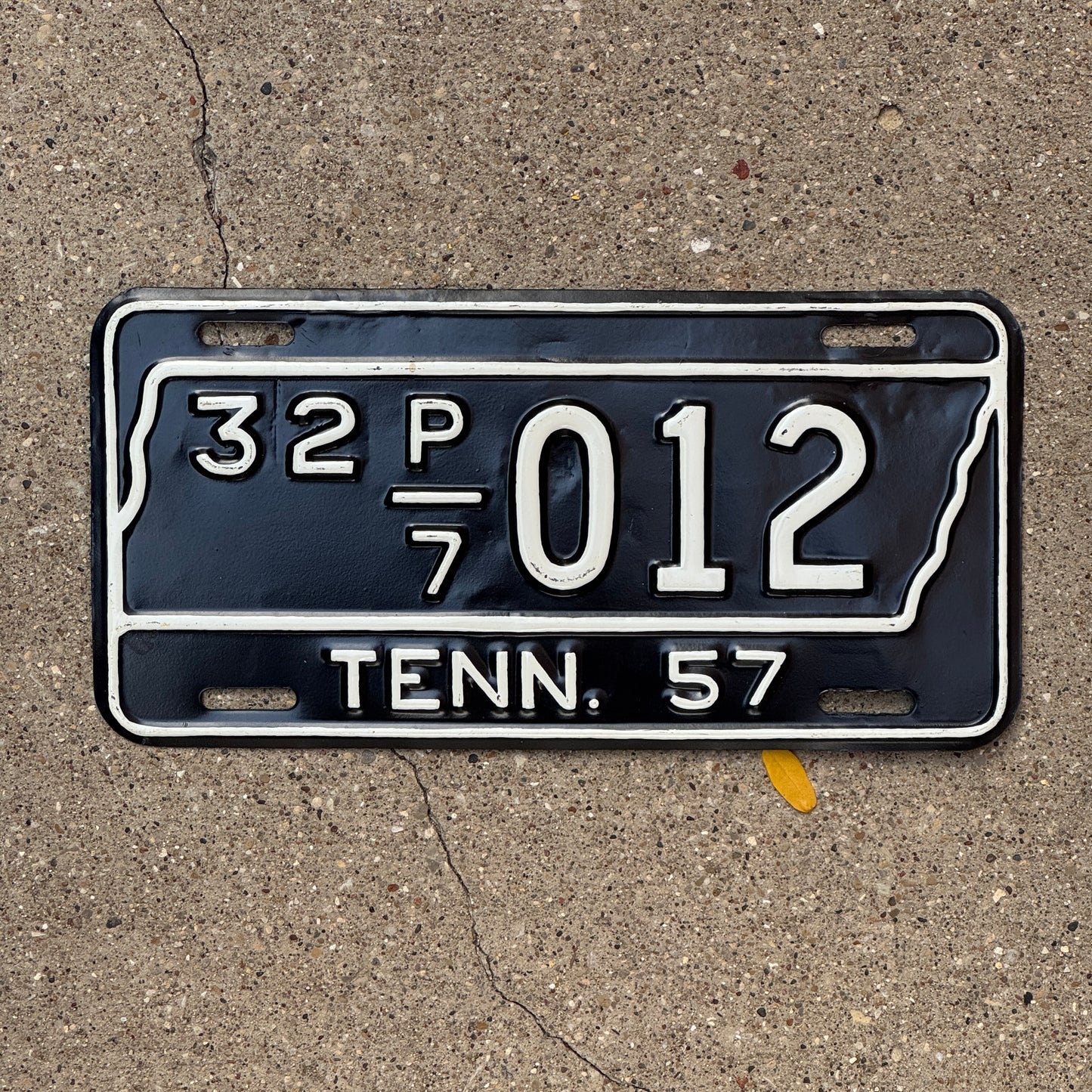 1957 Tennessee Truck License Plate Pair Auto Tag 32 P7 012