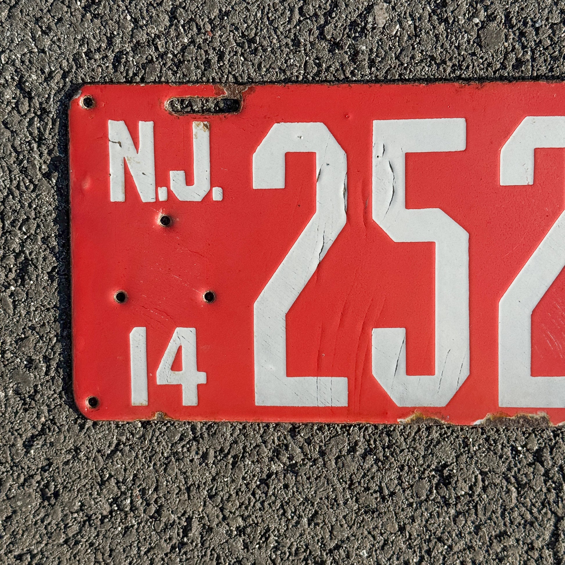 Photo of the side of a 1914 New Jersey Porcelain License Plate Auto Tag Garage Decor Vintage 25247