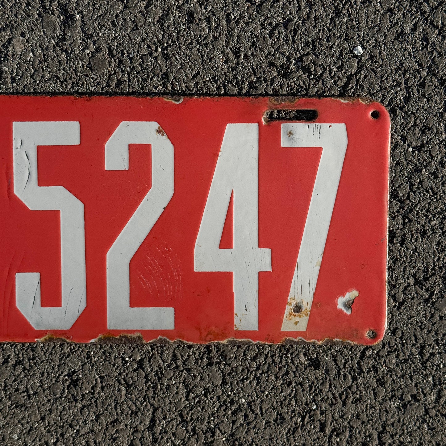 Photo of the side of a 1914 New Jersey Porcelain License Plate Auto Tag Garage Decor Vintage 25247