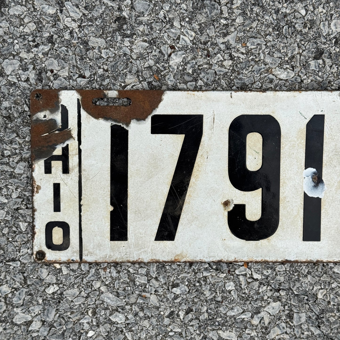 1911 Ohio Porcelain License Plate Auto Tag 17915