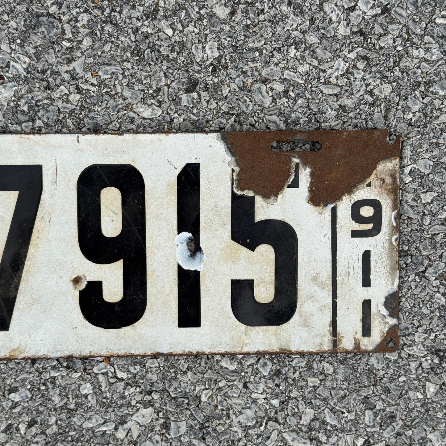 1911 Ohio Porcelain License Plate Auto Tag 17915