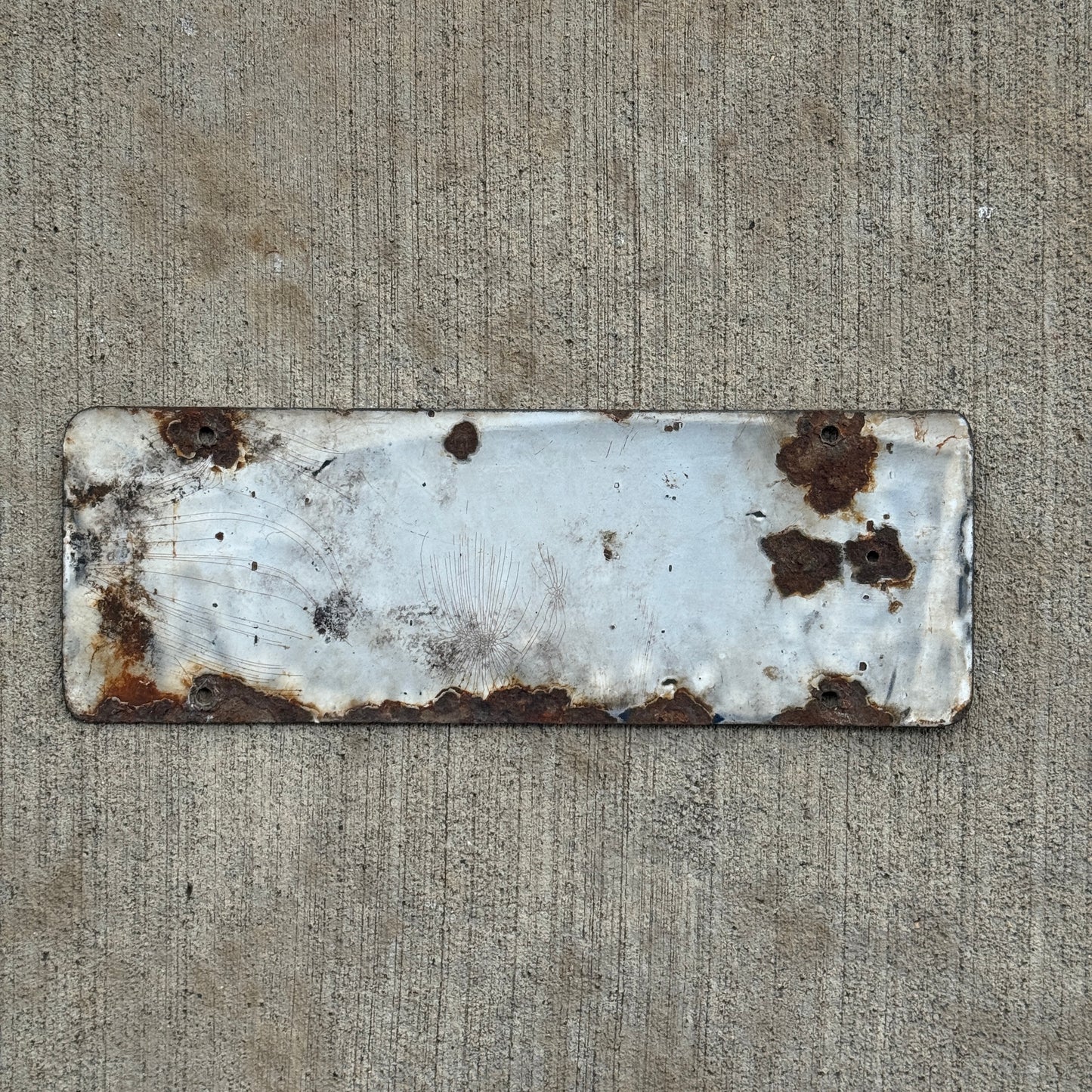 1916 1919 California Porcelain License Plate Auto Tag 1917 Number 124025