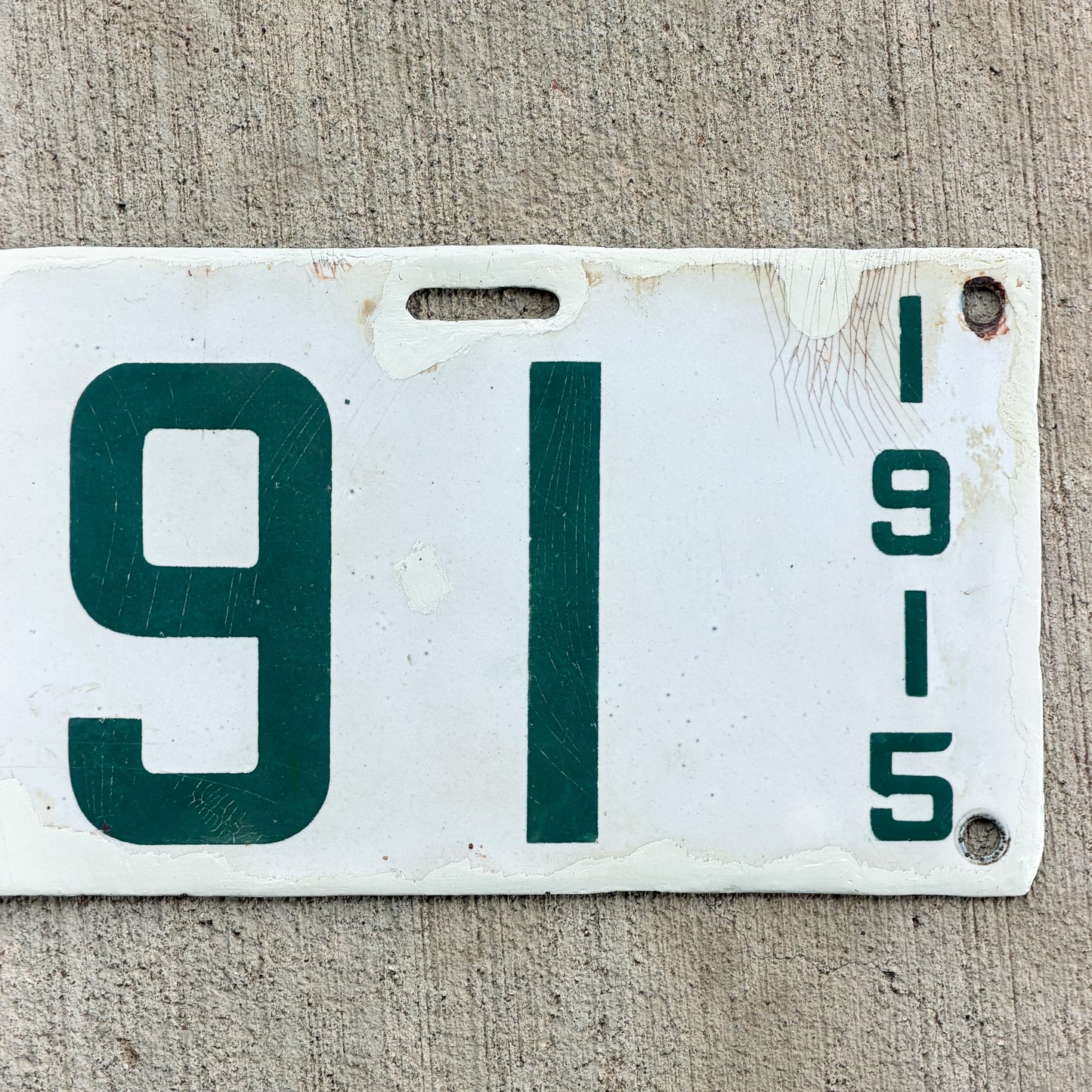 1915 Hawaii Porcelain License Plate Auto Tag Hawaii County 691