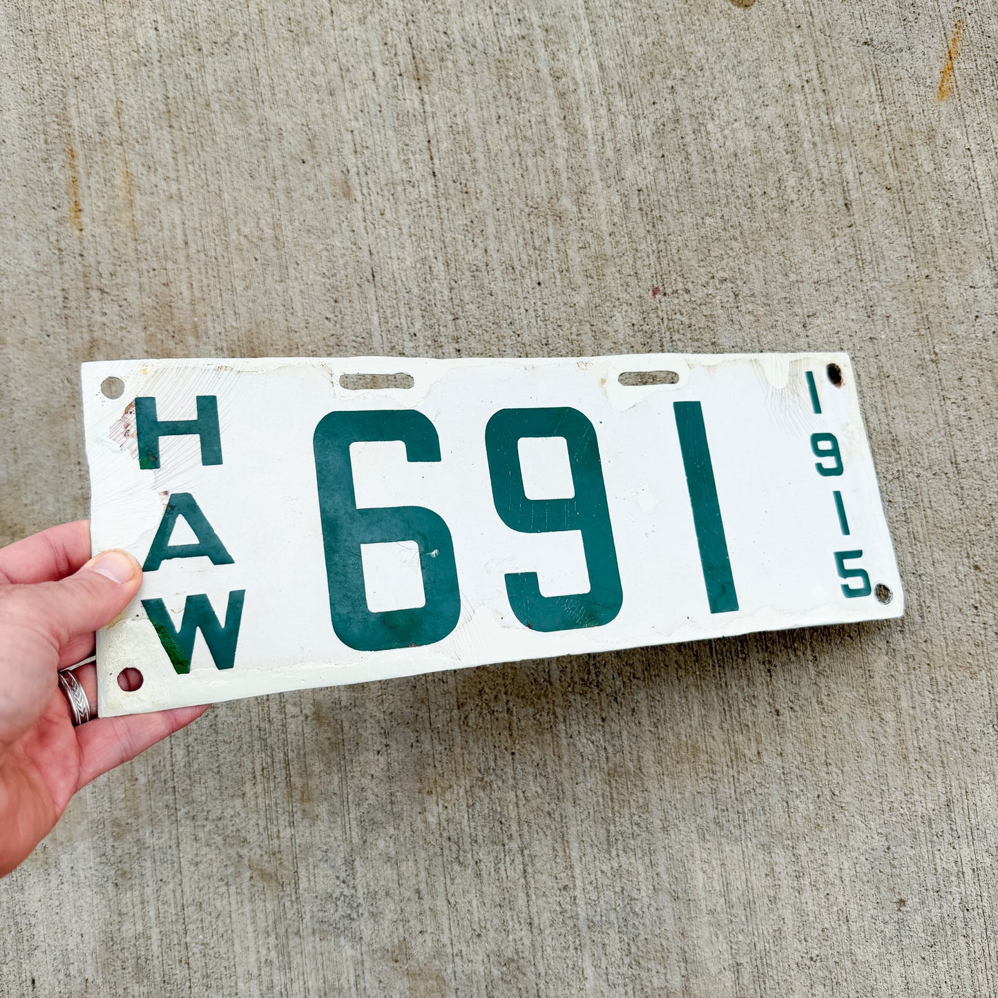 1915 Hawaii Porcelain License Plate Auto Tag Hawaii County 691