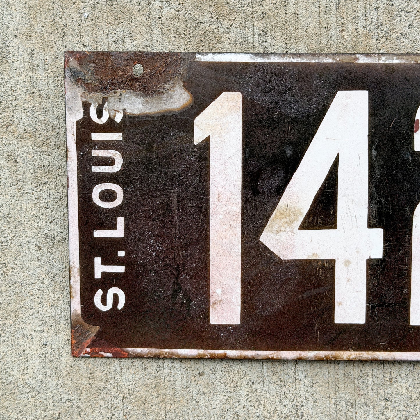 1907 St Louis Missouri Porcelain License Plate Auto Tag Garage Low Number Three Digit 142