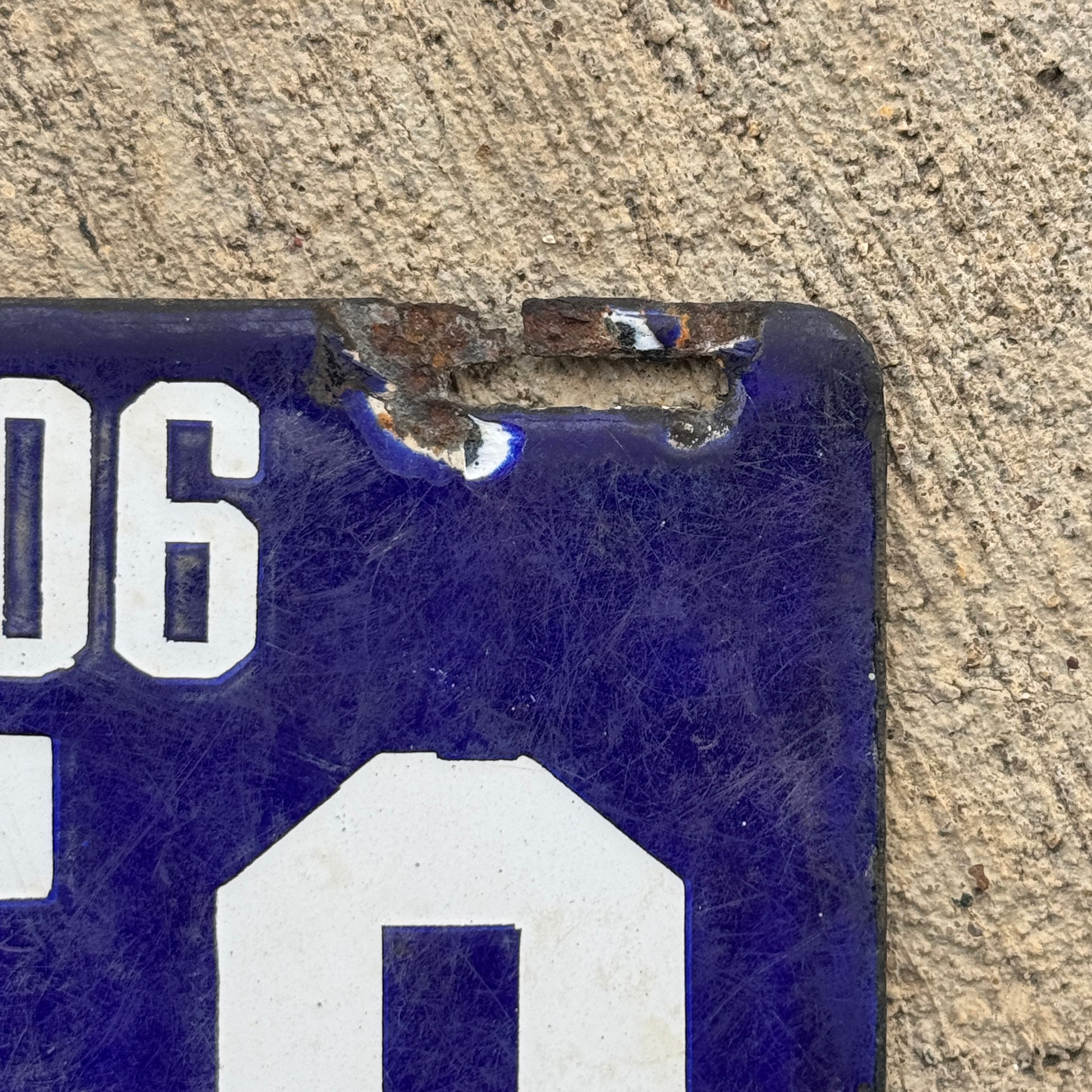 Up close photo of a 1906 Pennsylvania Porcelain License Plate Number 2758