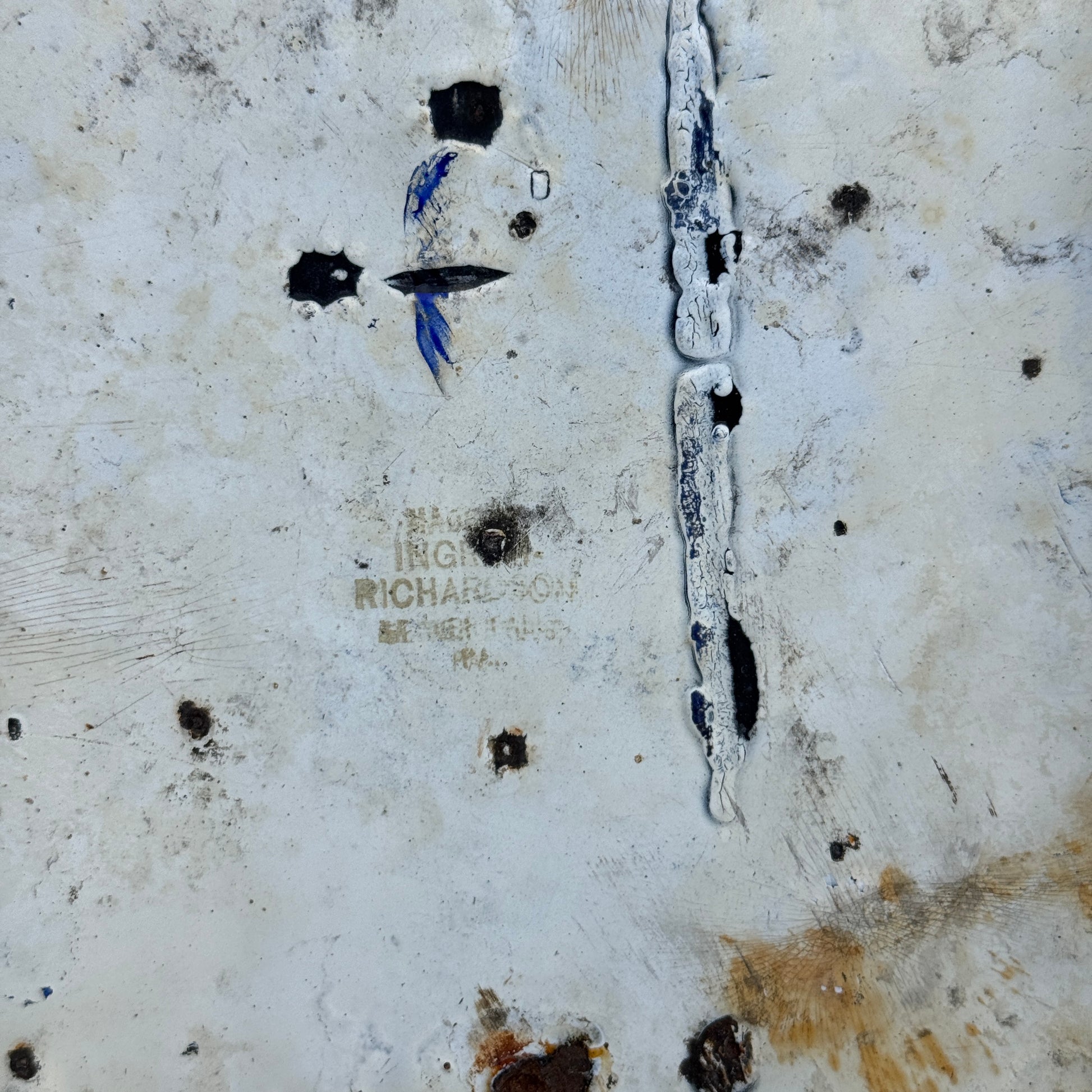 Photo of the makers mark on the 1906 Pennsylvania Porcelain License Plate Number 2758