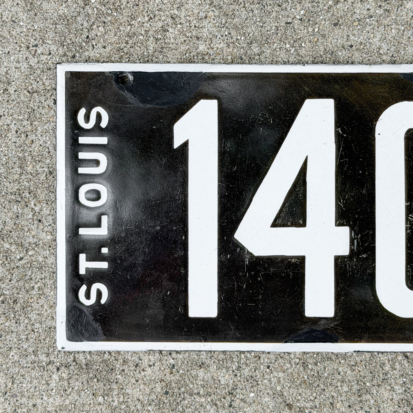 1907 St. Louis Missouri Porcelain License Plate Auto Tag 140
