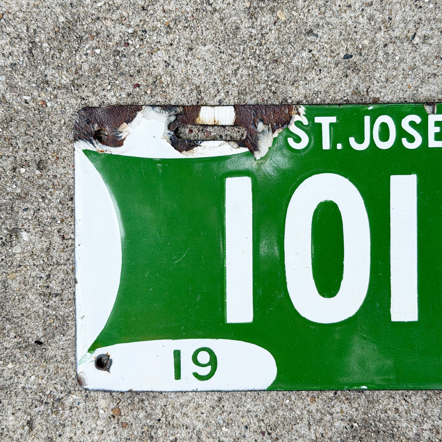 1914 St. Joseph Missouri Porcelain License Plate Auto Tag 1014