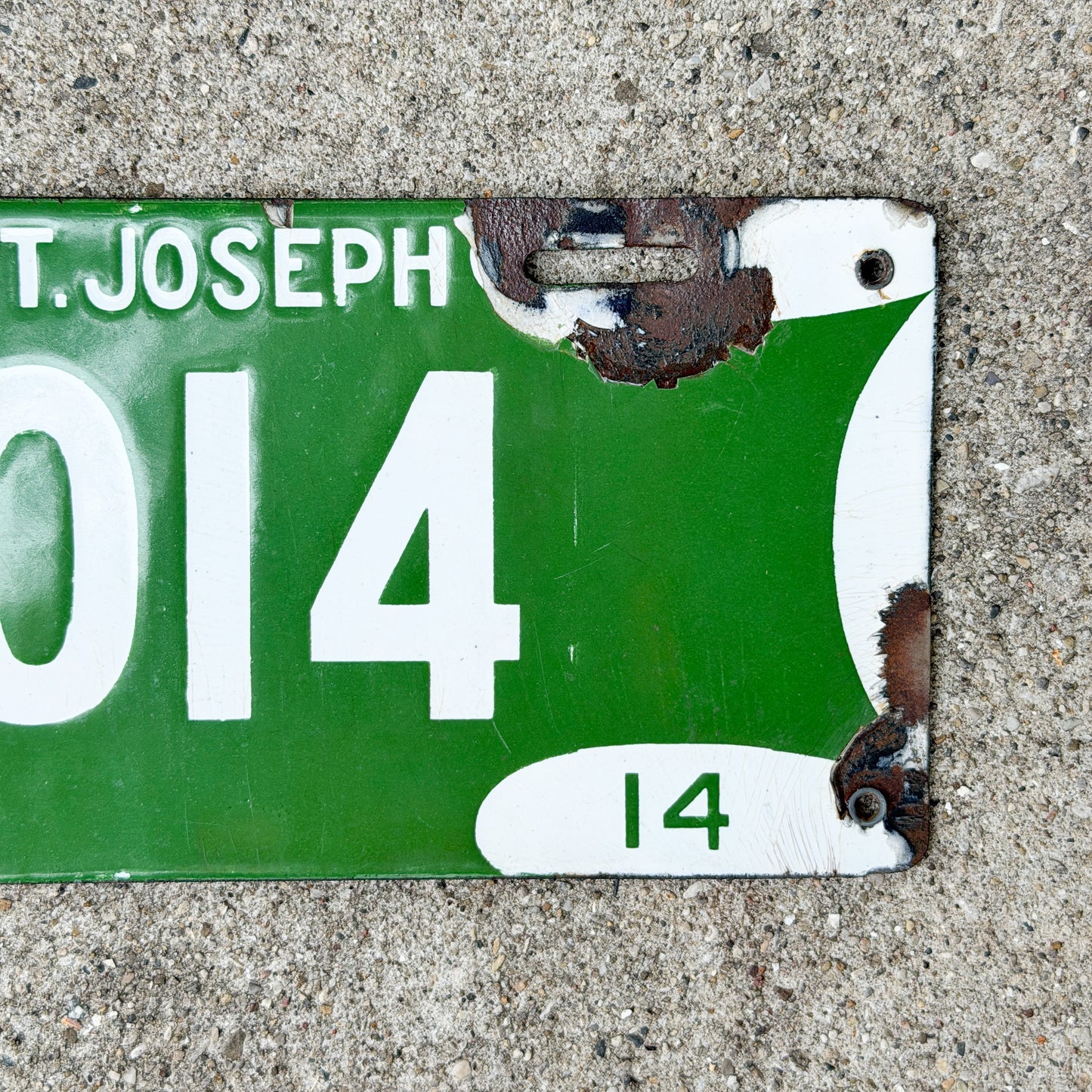 1914 St. Joseph Missouri Porcelain License Plate Auto Tag 1014