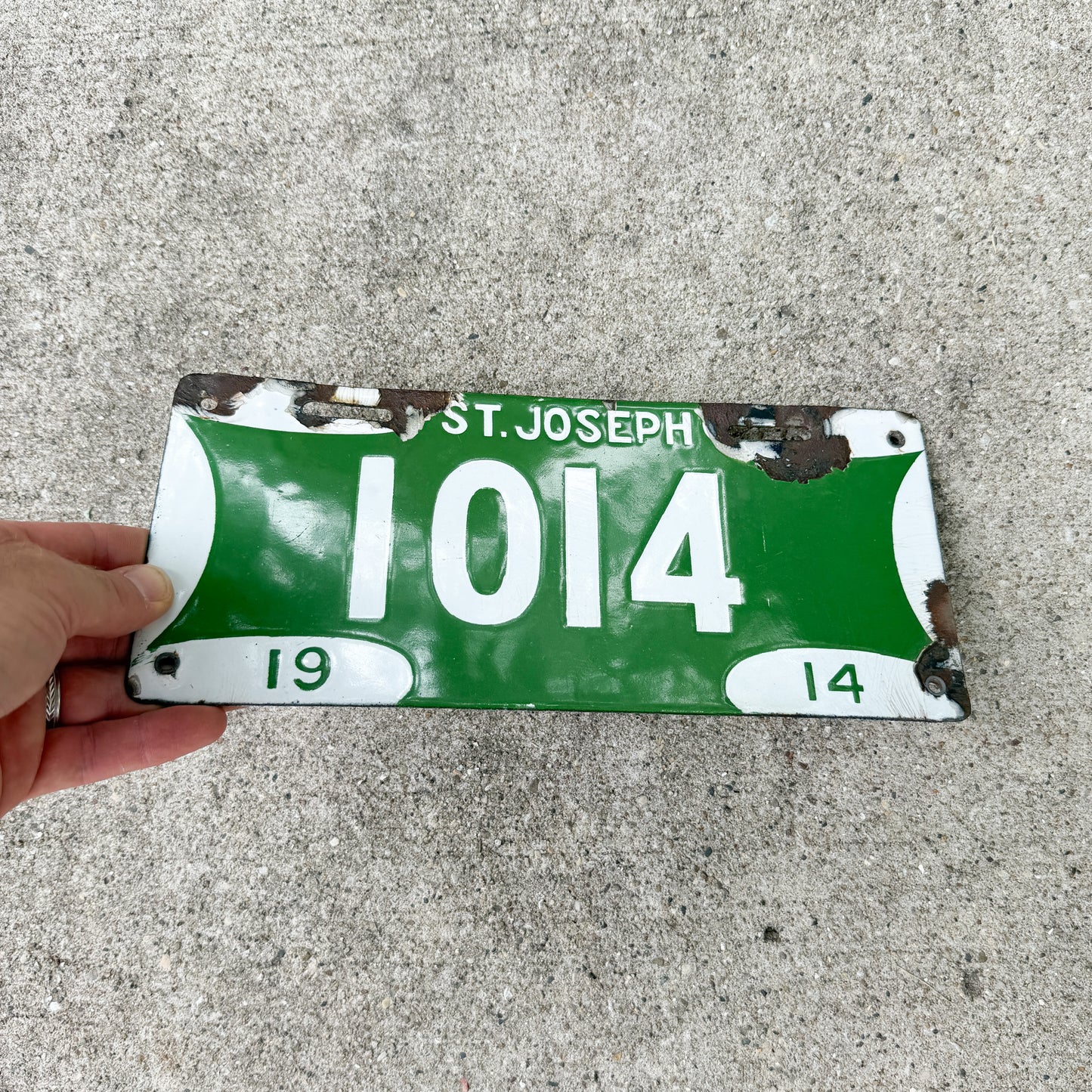 1914 St. Joseph Missouri Porcelain License Plate Auto Tag 1014