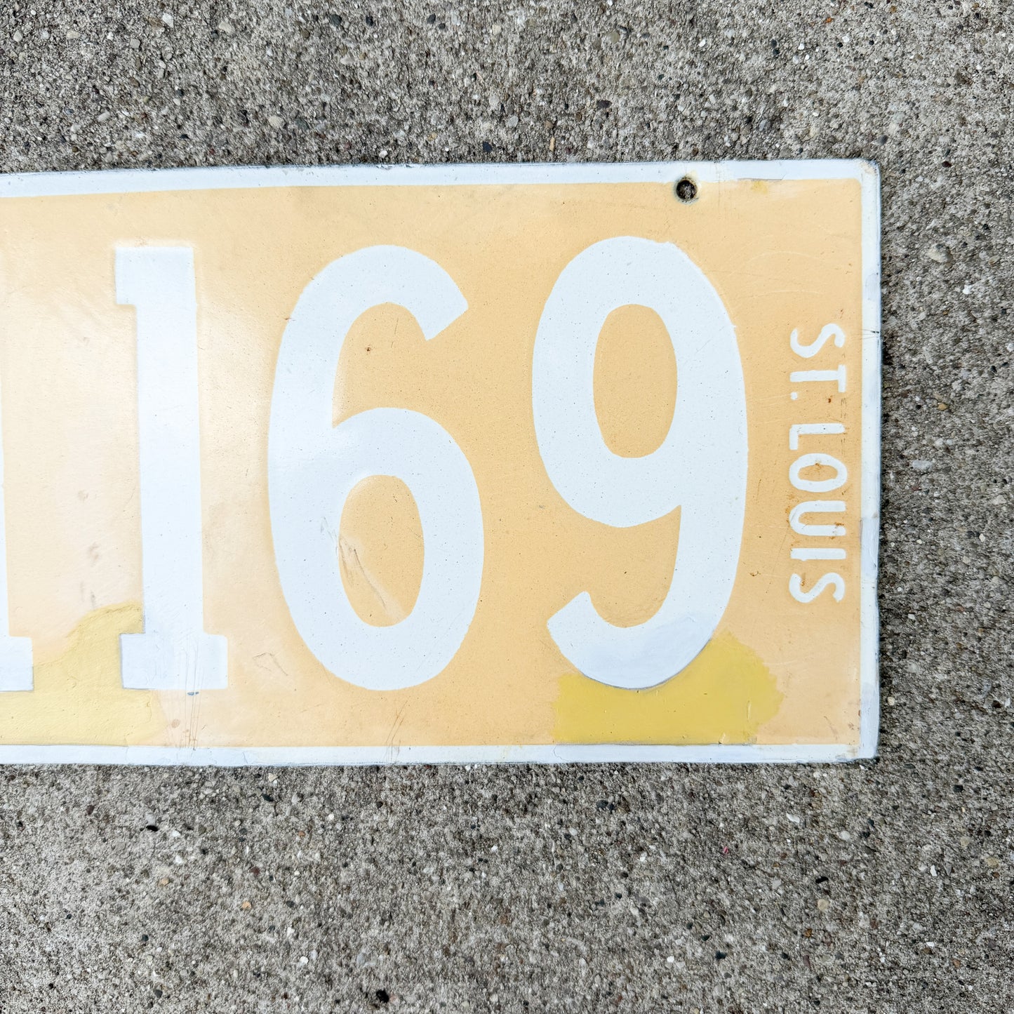 1906 St. Louis Missouri Porcelain License Plate Auto Tag 1169