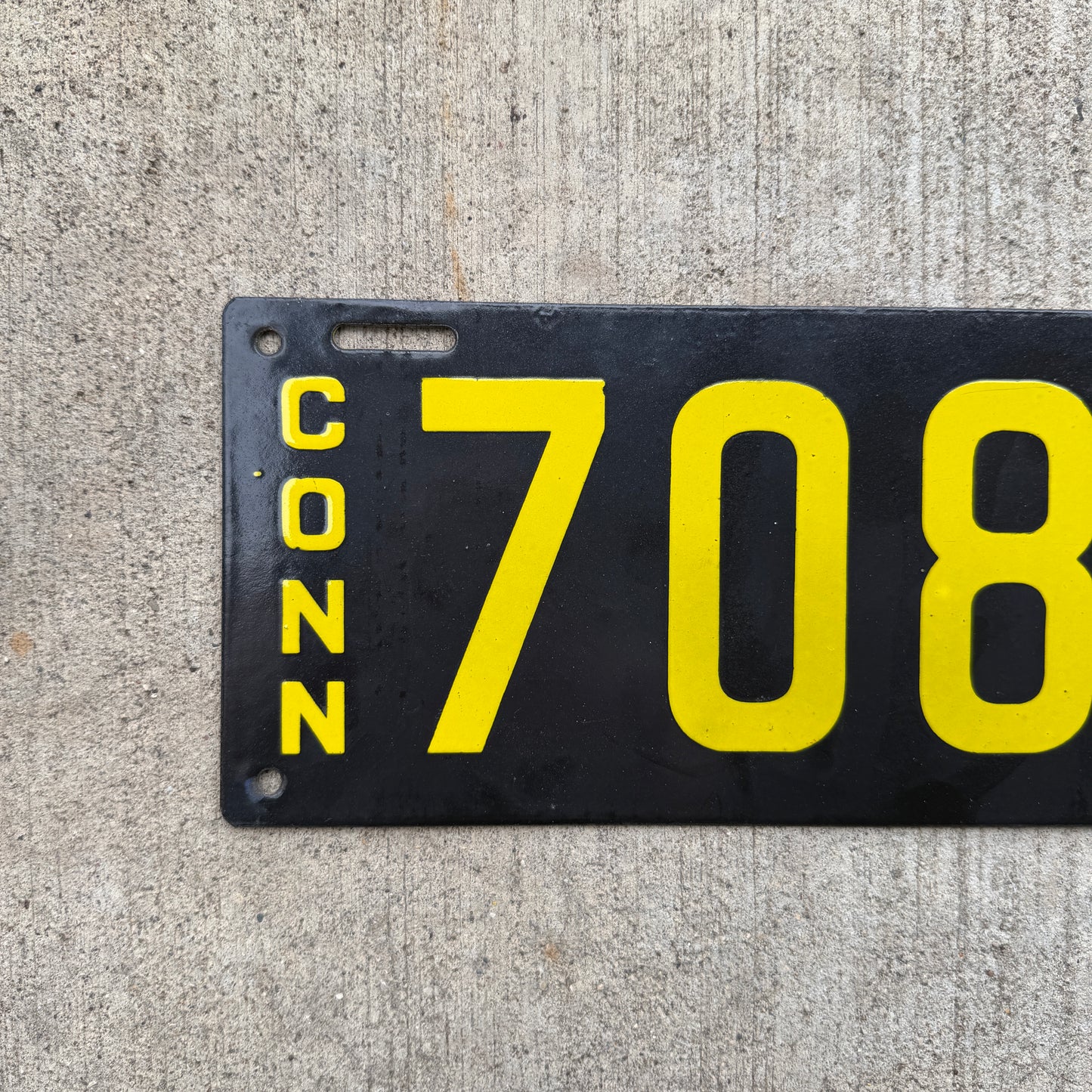 1915 Connecticut Porcelain License Plate Auto Tag Low Number Four Digit 7089