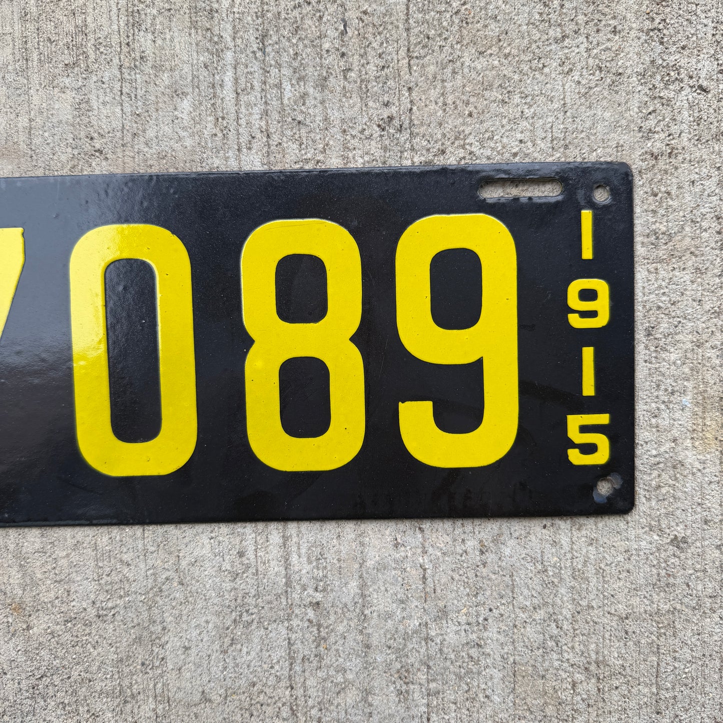 1915 Connecticut Porcelain License Plate Auto Tag Low Number Four Digit 7089