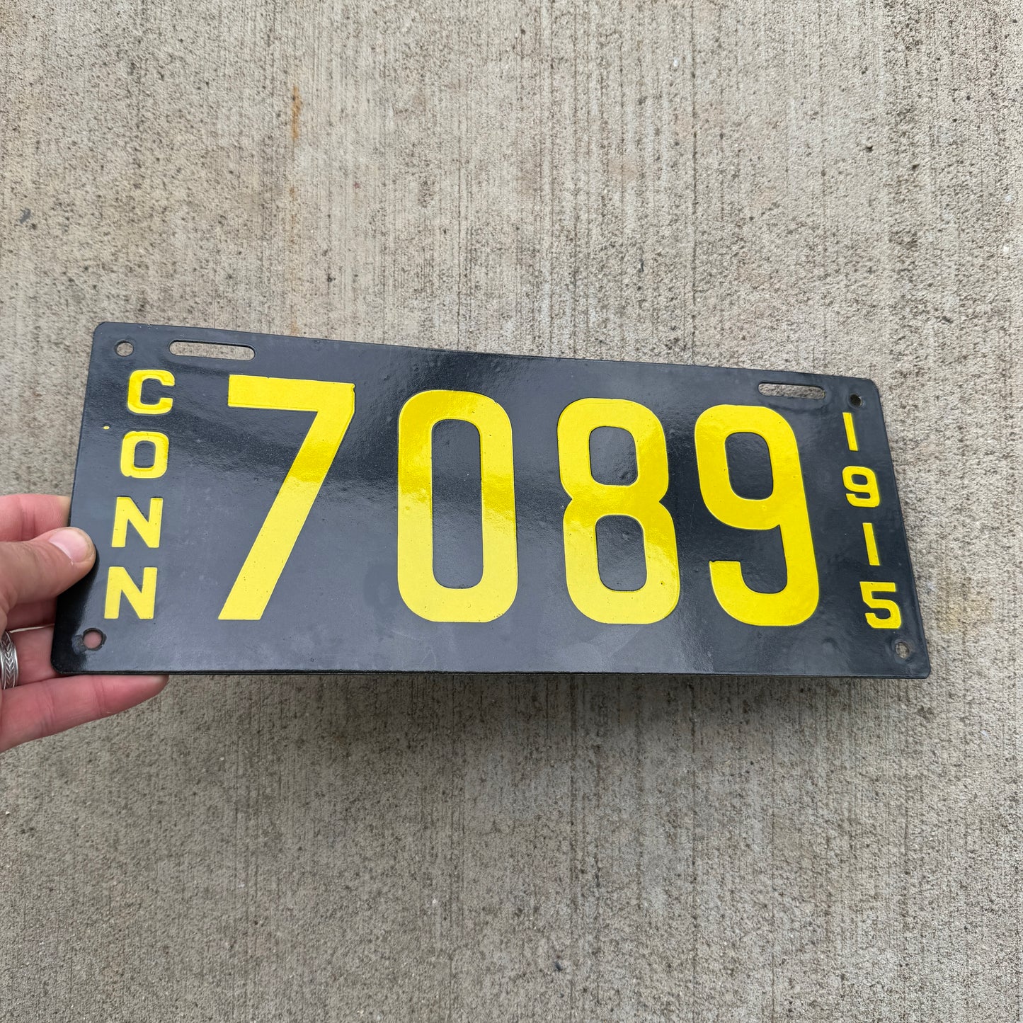 1915 Connecticut Porcelain License Plate Auto Tag Low Number Four Digit 7089