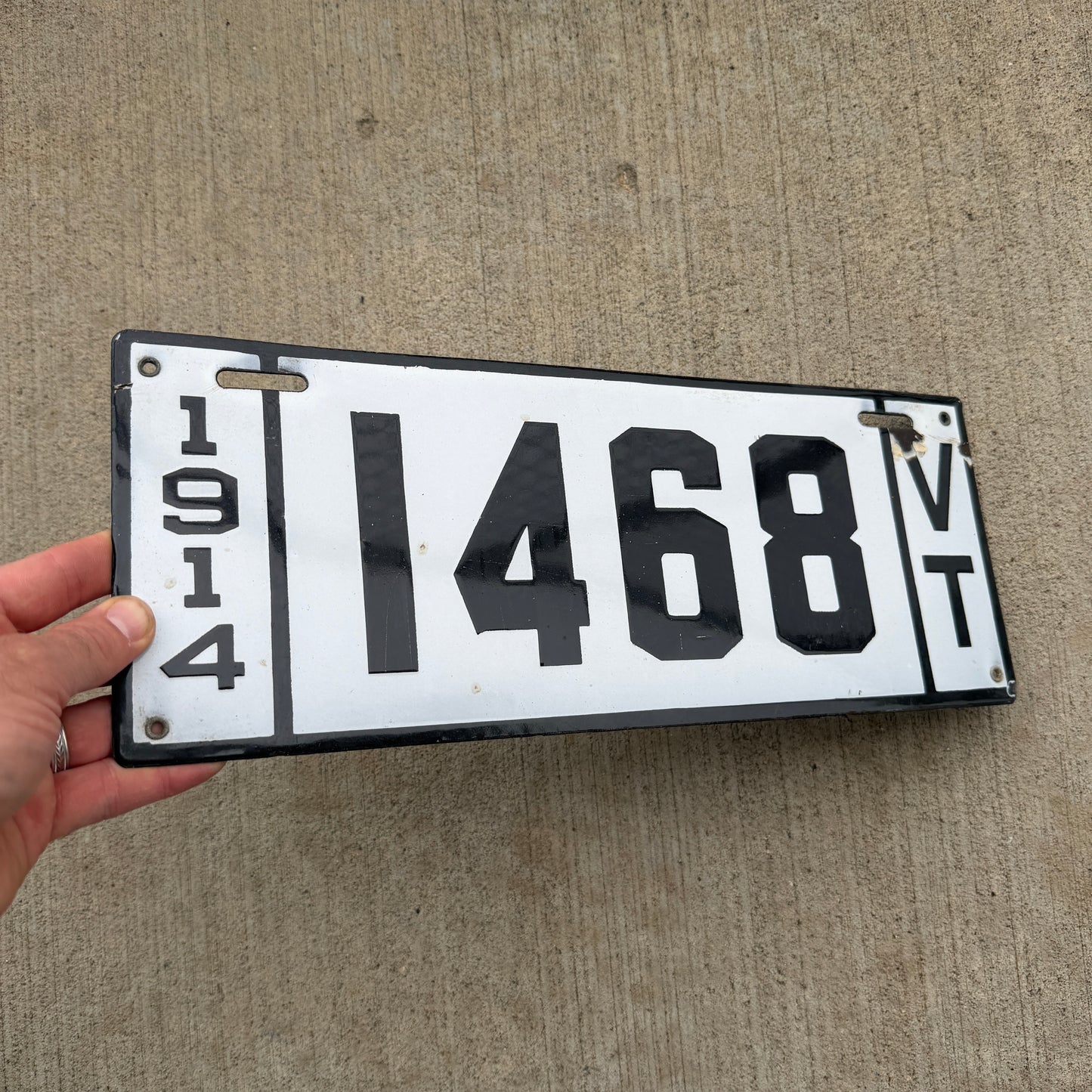 1914 Vermont Porcelain License Plate Auto Tag Low Number Four Digit 1468