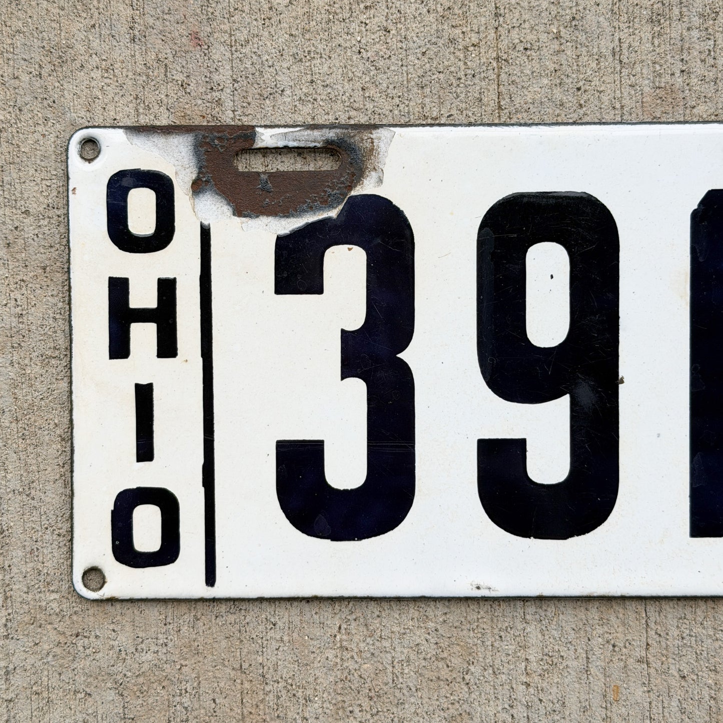 1911 Ohio Porcelain License Plate Auto Tag 39118