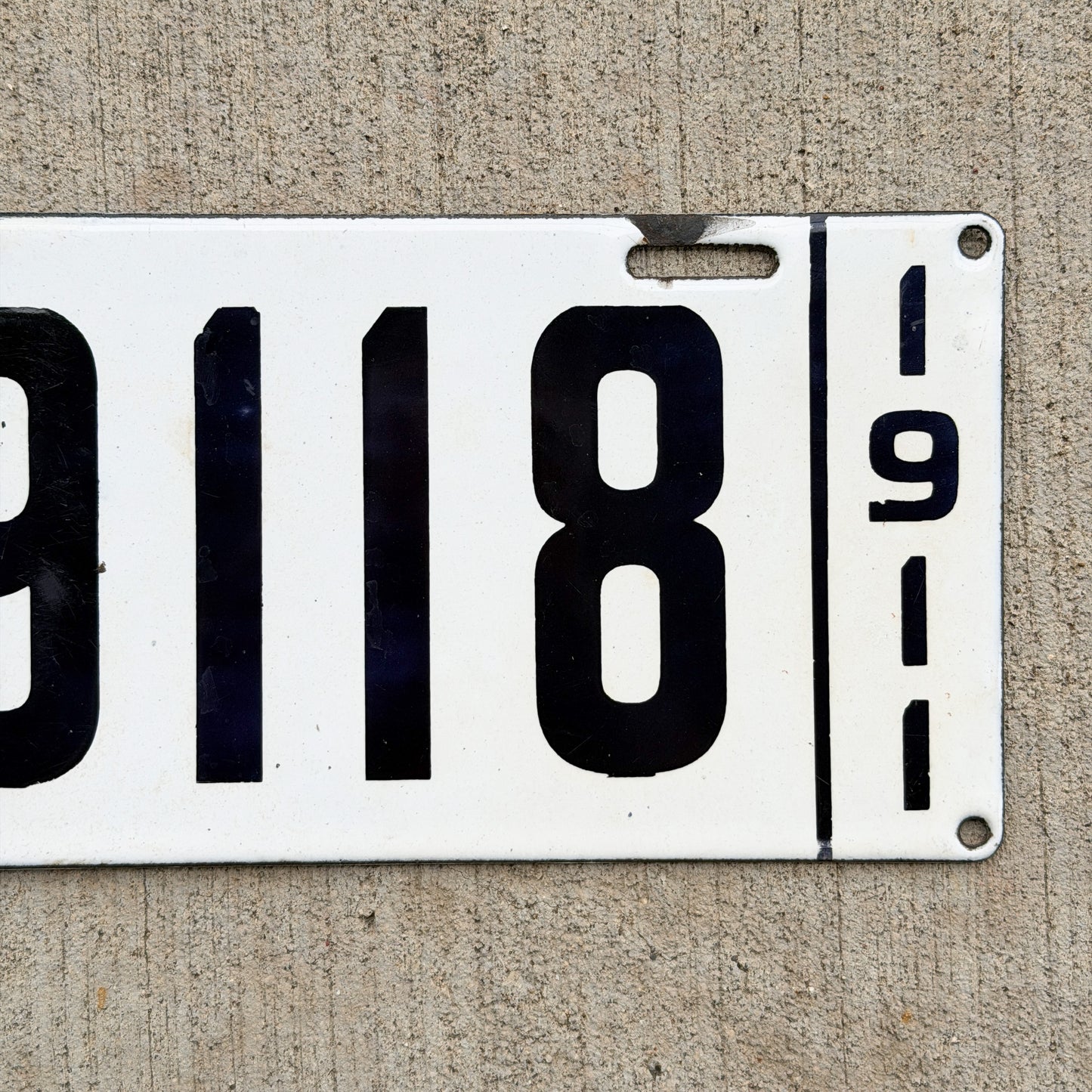 1911 Ohio Porcelain License Plate Auto Tag 39118