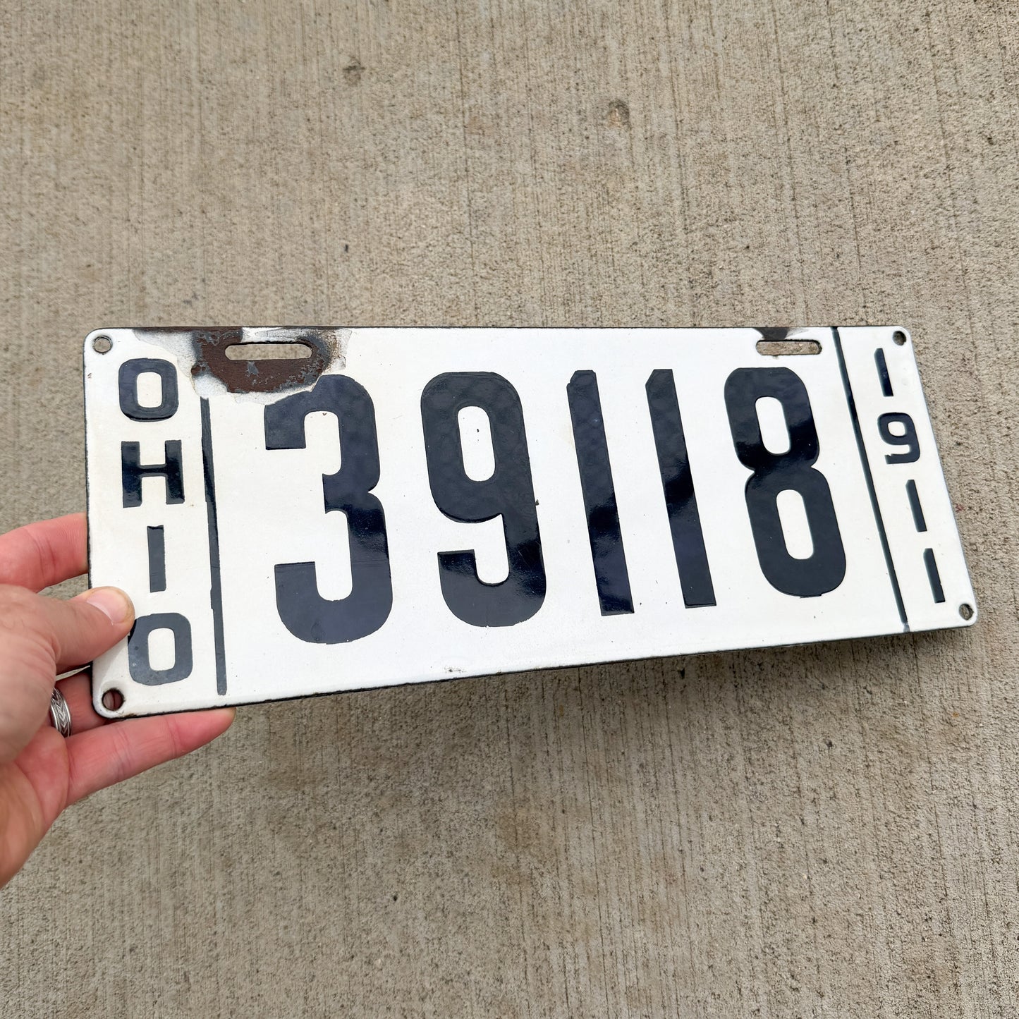 1911 Ohio Porcelain License Plate Auto Tag 39118