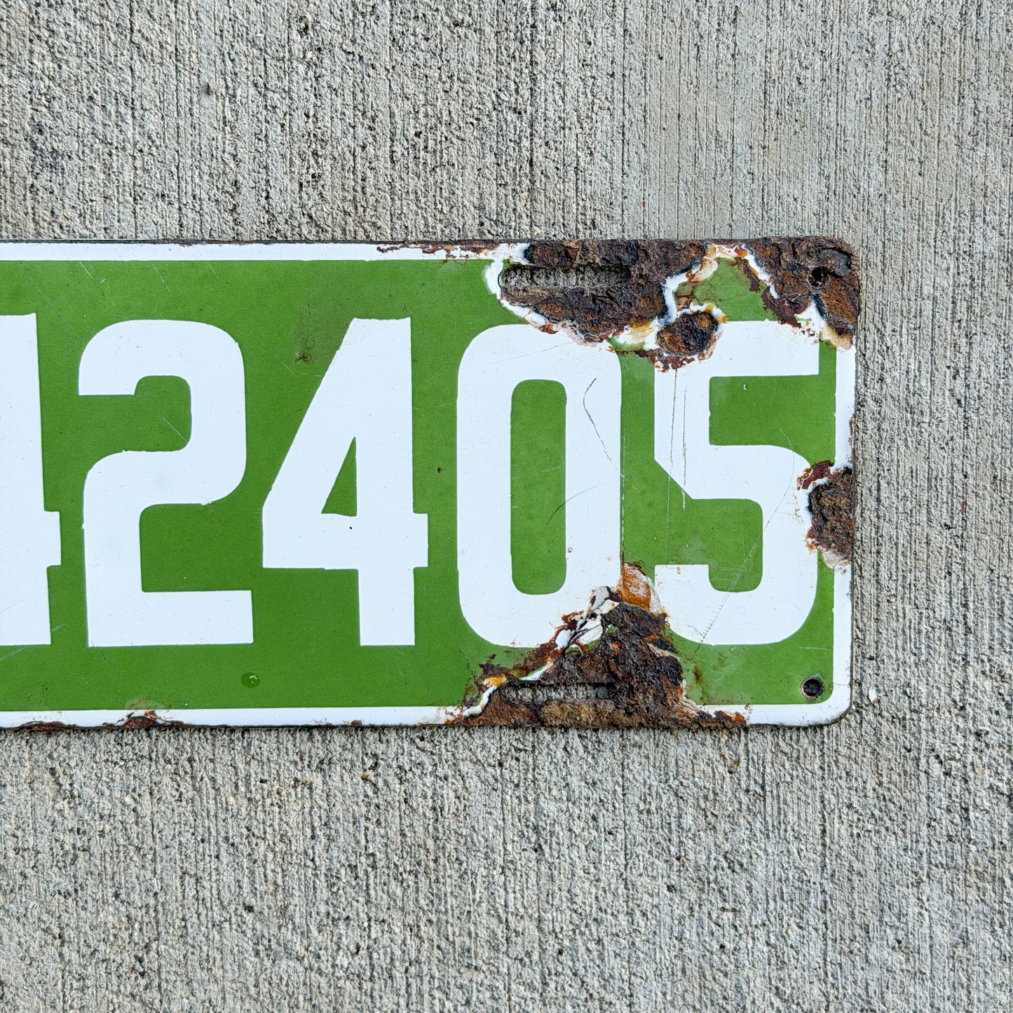 1913 Michigan Porcelain License Plate Auto Tag 42405