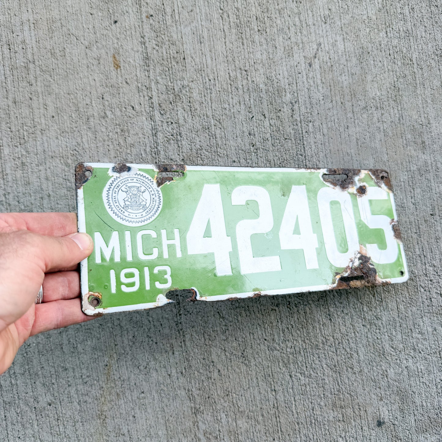 1913 Michigan Porcelain License Plate Auto Tag 42405