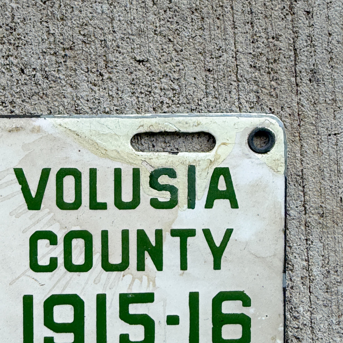 1915 Volusia County Florida Porcelain License Plate Auto Tag 1010