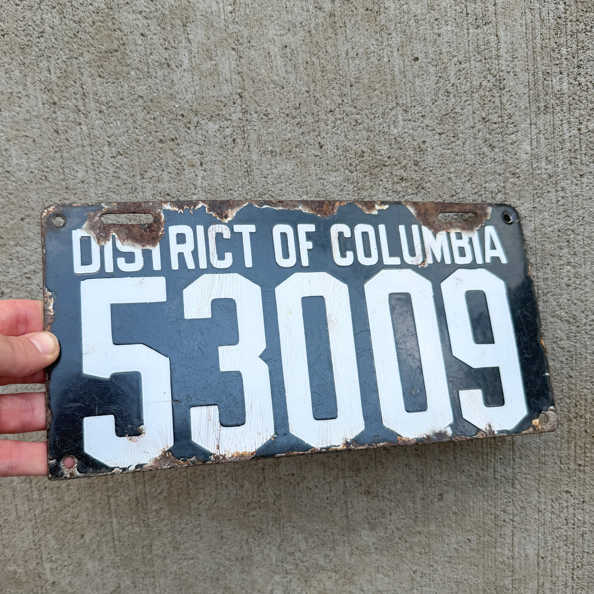 1915 Washington DC Porcelain License Plate Auto Tag 53009