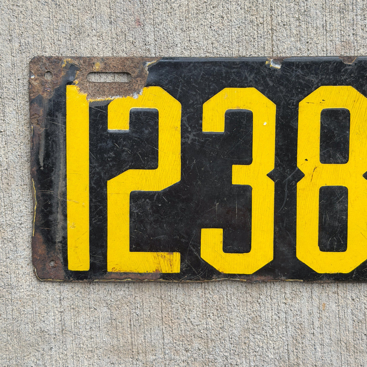 1913 Maryland Porcelain License Plate Auto Tag 12386